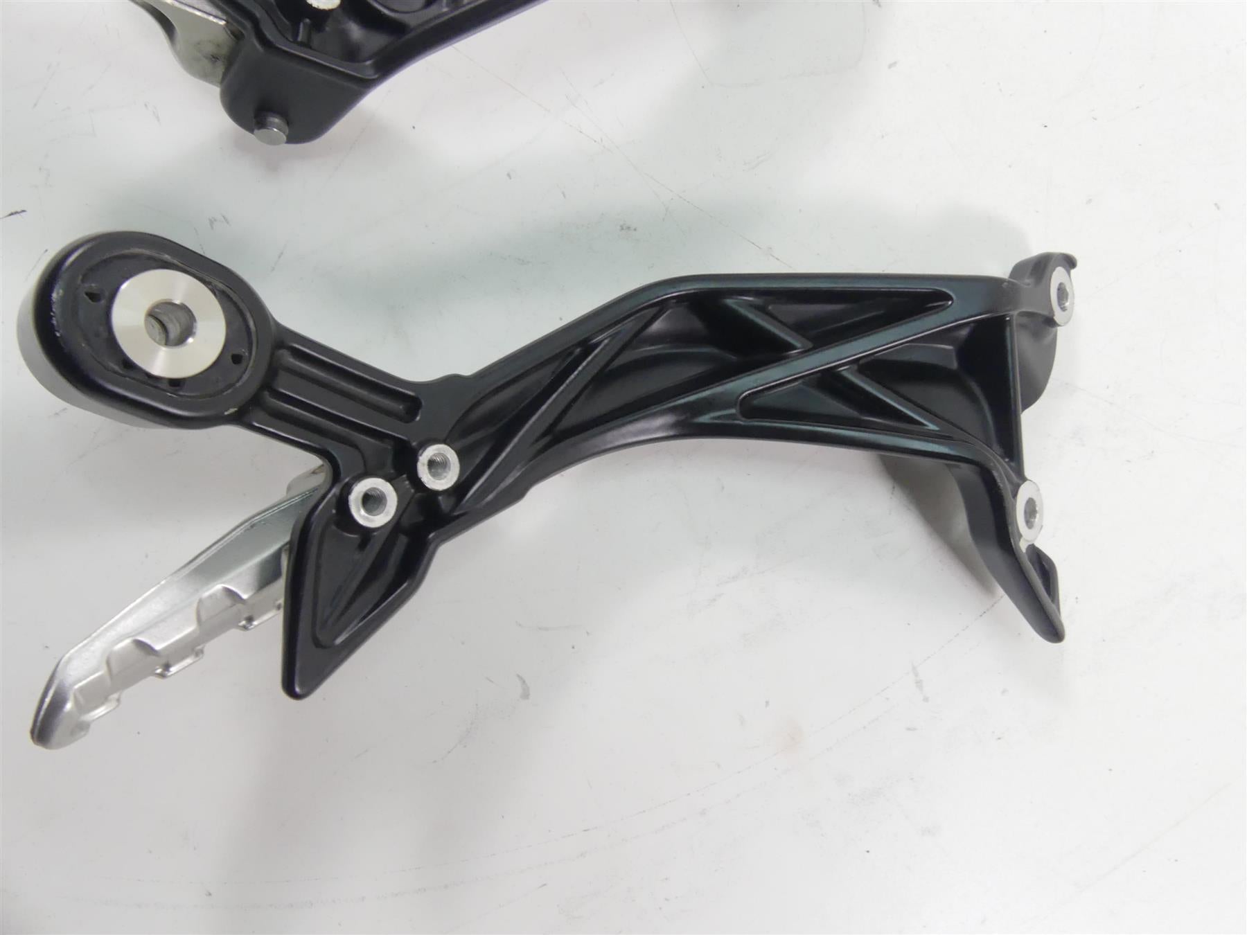 2022 Indian FTR1200 S Rear Passenger Footpeg Foot Peg Bracket Set 1024090 {{ shop.shopifyCountryName }} - Mototech271