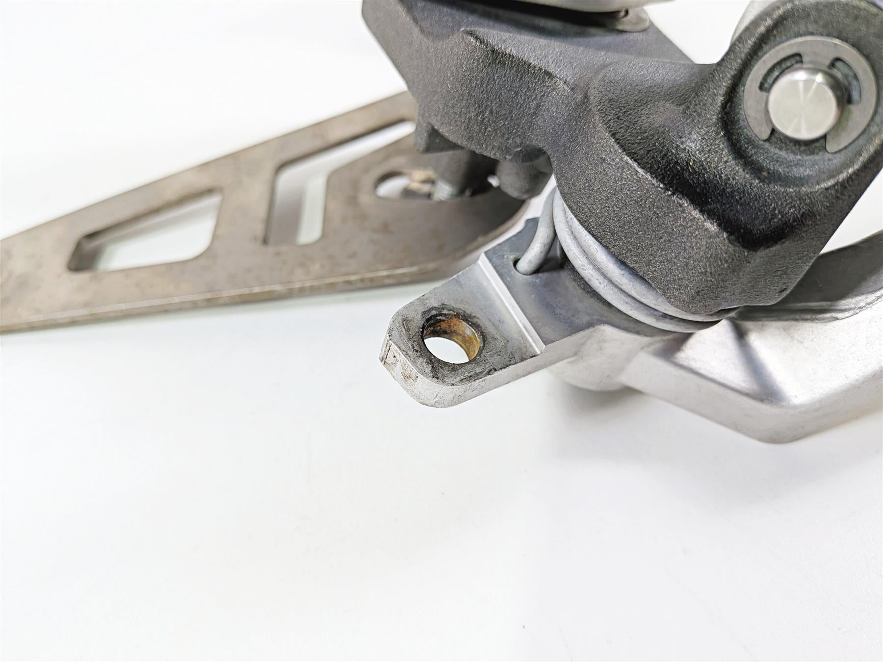 2019 Triumph Speed Triple RS 1050 Front Right Foot Peg & Brake Pedal T2081844 {{ shop.shopifyCountryName }} - Mototech271