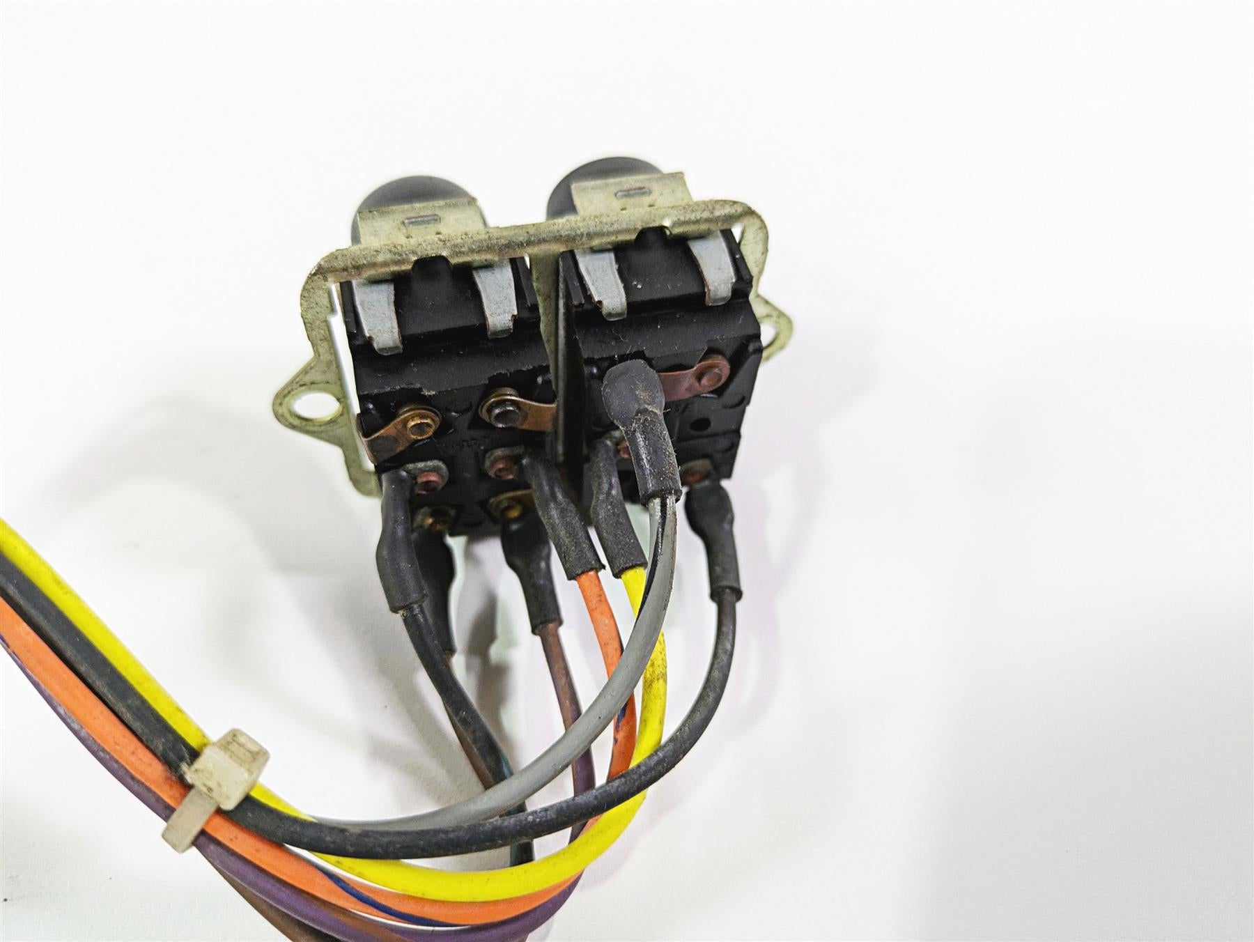 2010 Harley Touring FLHTK Electra Glide Auxiliary Switch Button Set 70271-98 {{ shop.shopifyCountryName }} - Mototech271