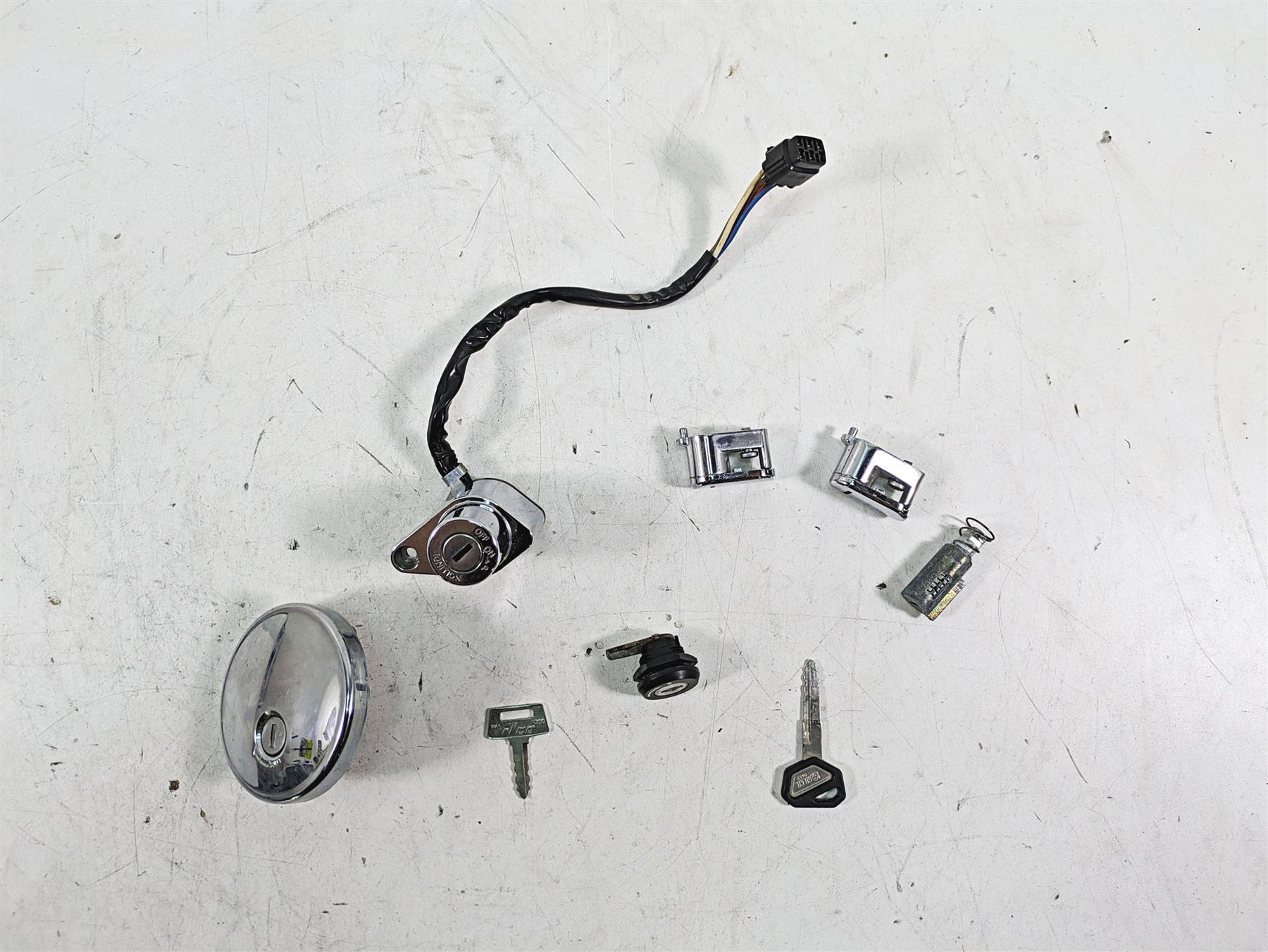 1997 Kawasaki VN1500 Vulcan Ignition Switch Key Lock Tank Cap Set 27045-5001 {{ shop.shopifyCountryName }} - Mototech271