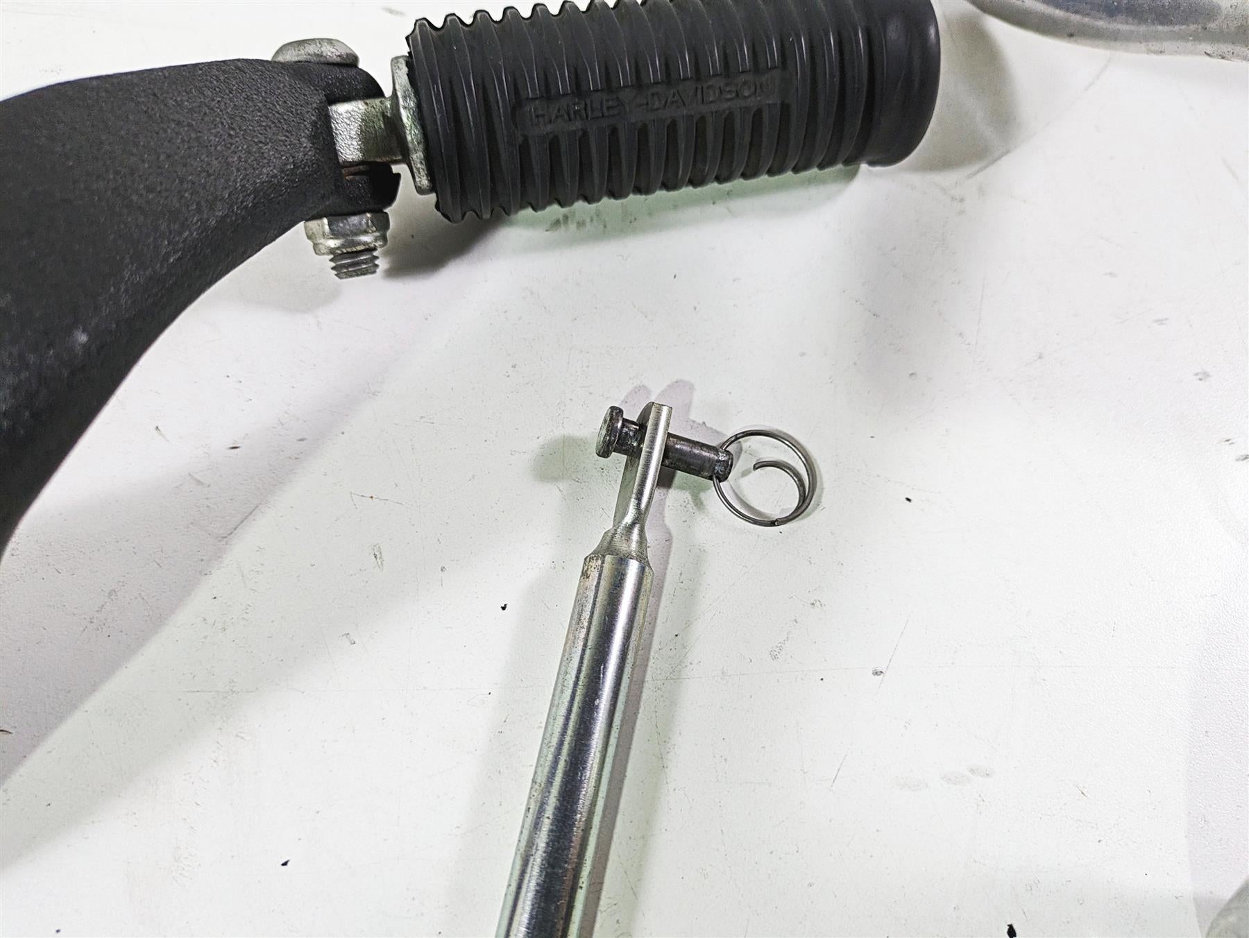 2017 Harley Dyna FXDB Street Bob Front Right Mid Footpeg & Brake Pedal 50666-07 {{ shop.shopifyCountryName }} - Mototech271