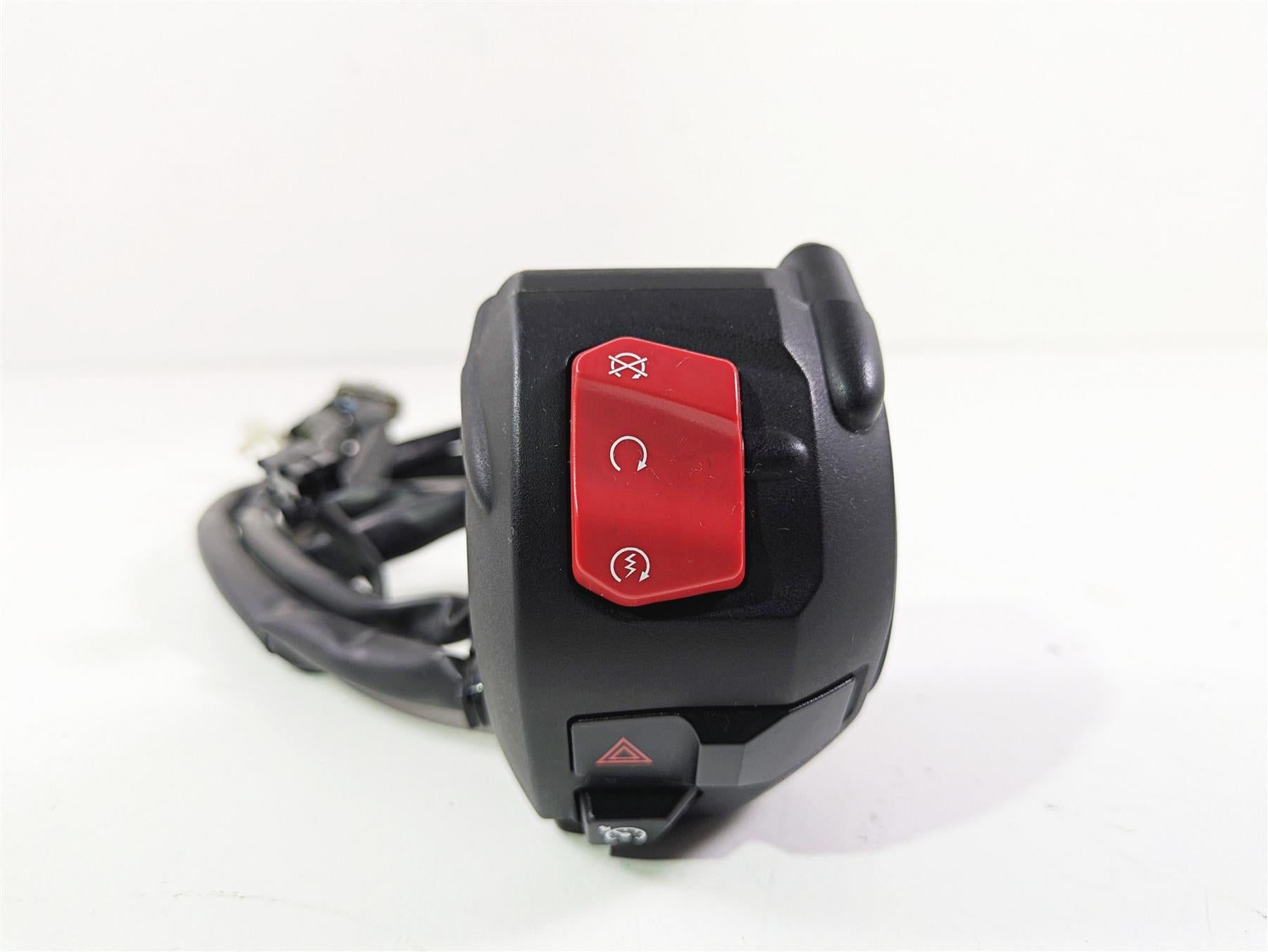 2020 Suzuki V-Strom 1050 XT Right Hand Start Stop Control Switch 57100-06L00 {{ shop.shopifyCountryName }} - Mototech271