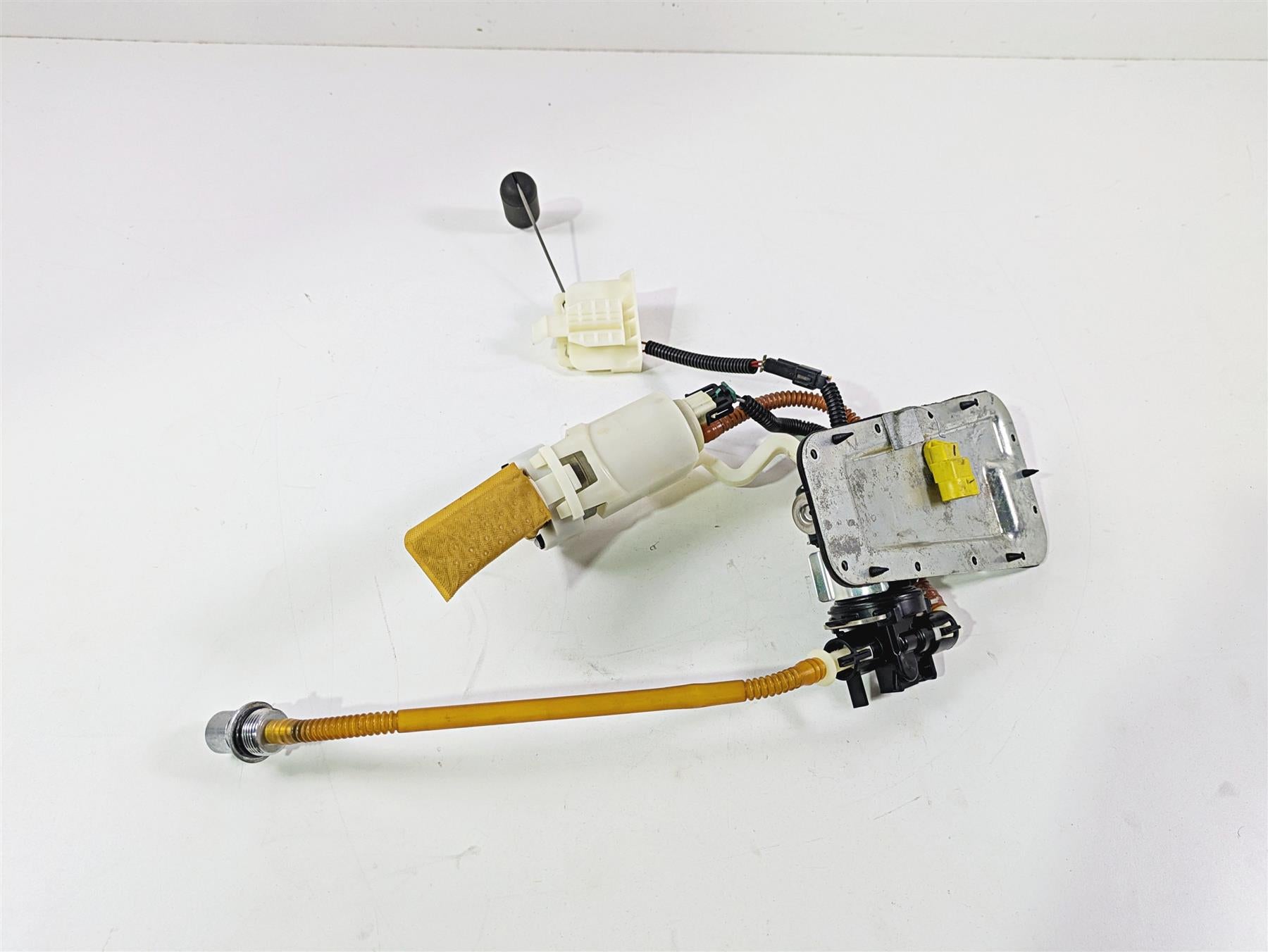 2008 Harley FXCWC Softail Rocker Fuel Gas Petrol Pump - Tested 75143-08A