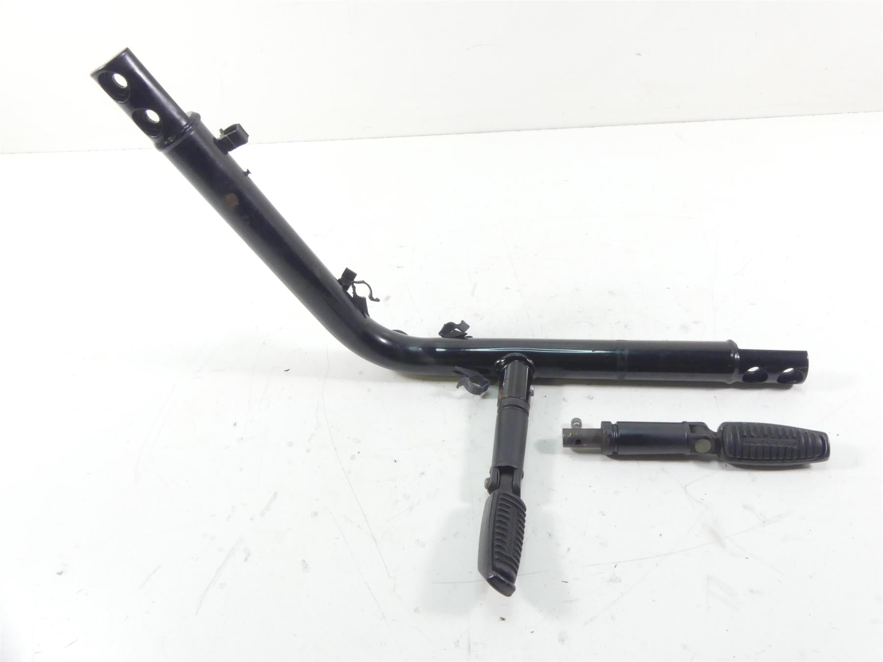 2006 Harley VRSCD Night V Rod Right Front Frame Downtube + Pegs 48067-06BK | Mototech271