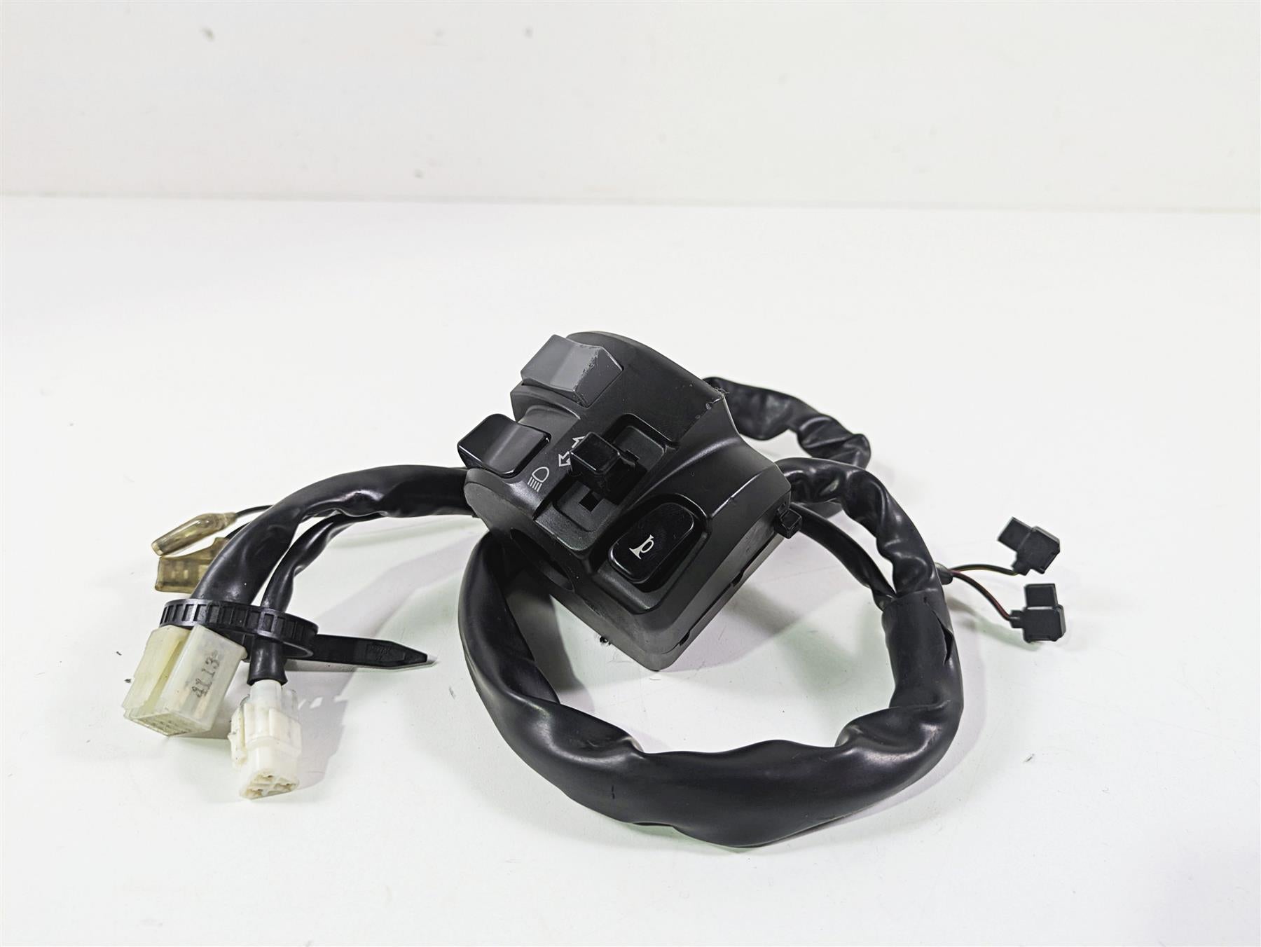 2014 Yamaha YZFR1 R1 RN22 Left Hand Control Switch 1KB-83972-00-00 {{ shop.shopifyCountryName }} - Mototech271