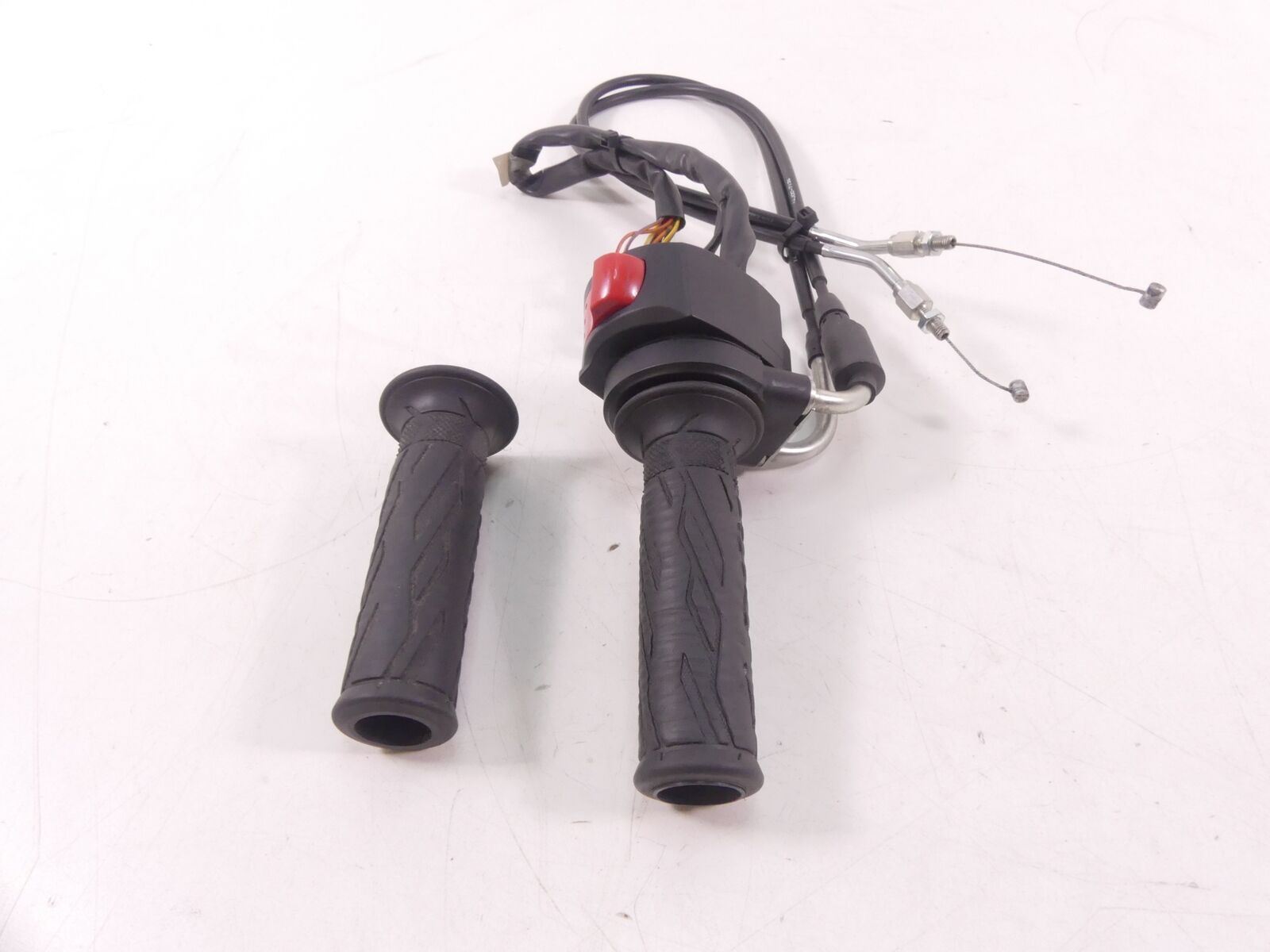 2018 Suzuki GSXR750 Right Control Switch Start Kill Throttle Grip Set 37200-47H3 {{ shop.shopifyCountryName }} - Mototech271