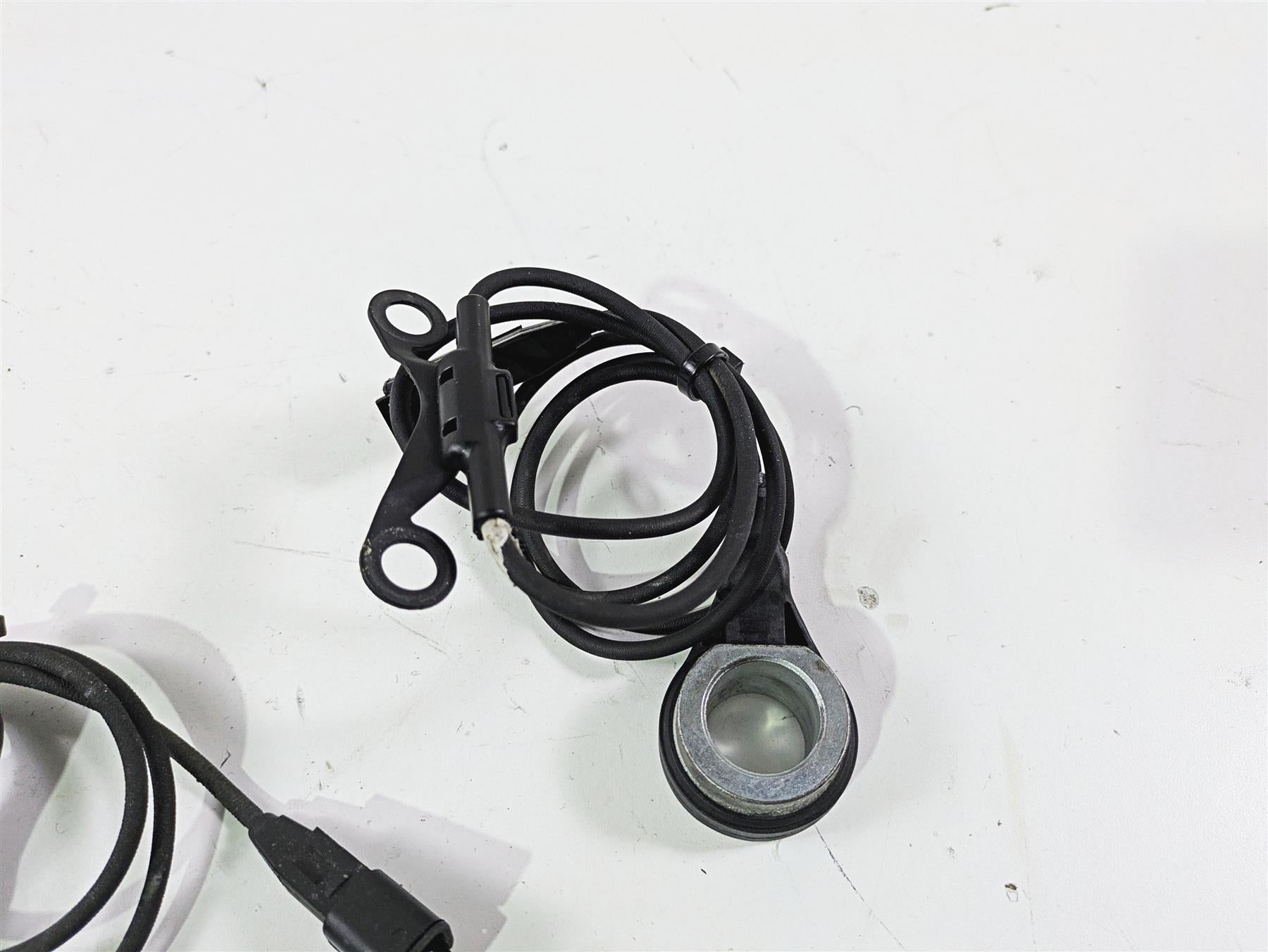 2015 Harley FXDF Dyna Fat Bob Front Rear Abs Brake Wheel Speed Sensors 40682-12 {{ shop.shopifyCountryName }} - Mototech271