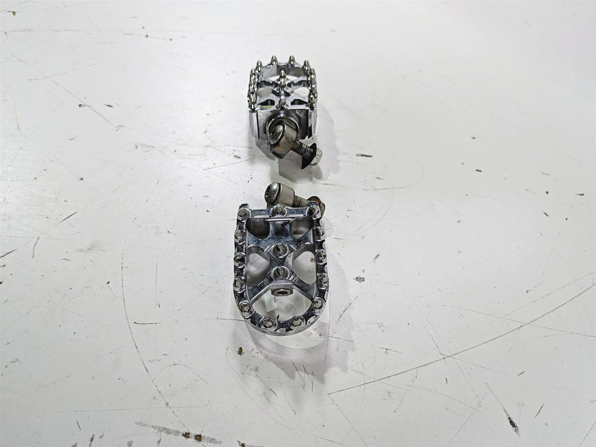 2015 Harley FXDL Dyna Low Rider FLO Grip Stunt Footpeg Rest Set FP-800V2 {{ shop.shopifyCountryName }} - Mototech271