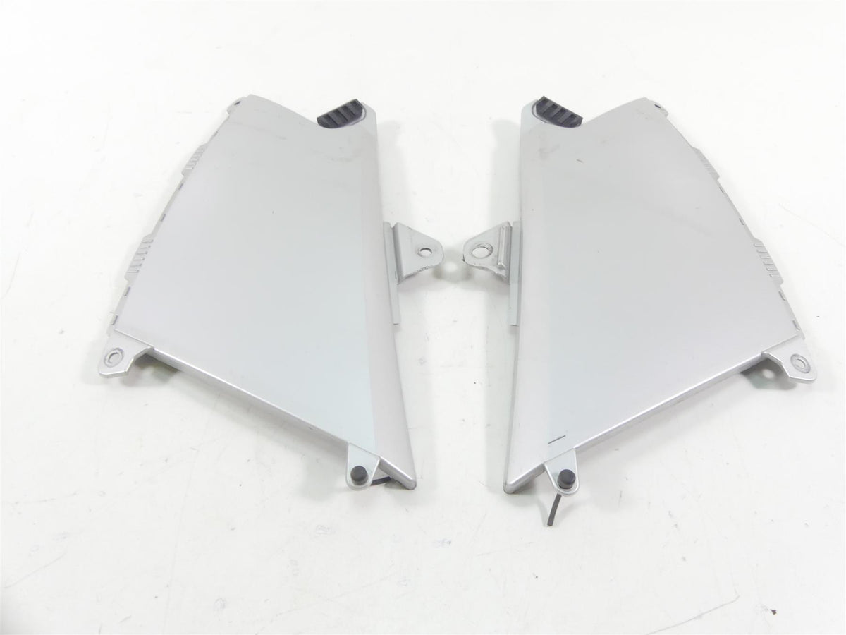 2009 BMW R1200GS K25 Left Right Between Leg Side Cover Fairing Set 46637693433 {{ shop.shopifyCountryName }} - Mototech271