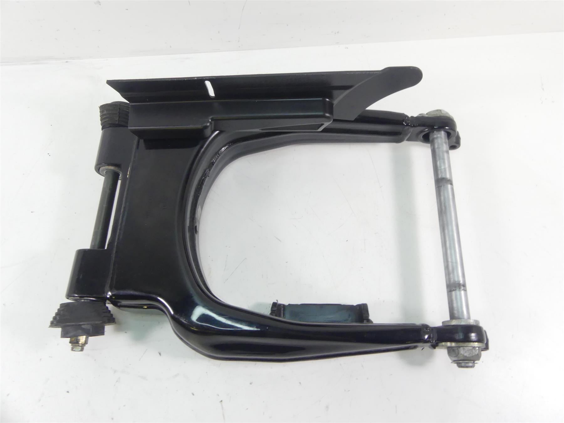 2014 Harley Touring FLHTK Electra Glide Rear Swingarm + Axle Set 47549-09 {{ shop.shopifyCountryName }} - Mototech271