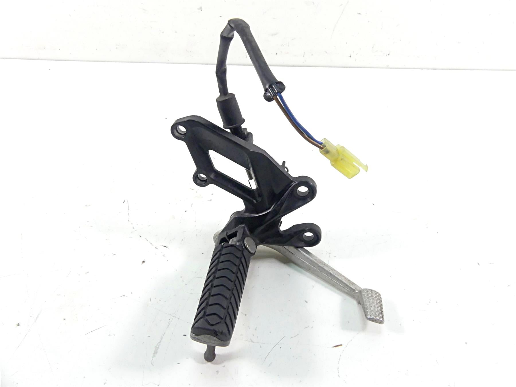 2010 Kawasaki ZX1400 ZX14 R Ninja Front Right Foot Peg & Brake Pedal 34028-0032 {{ shop.shopifyCountryName }} - Mototech271