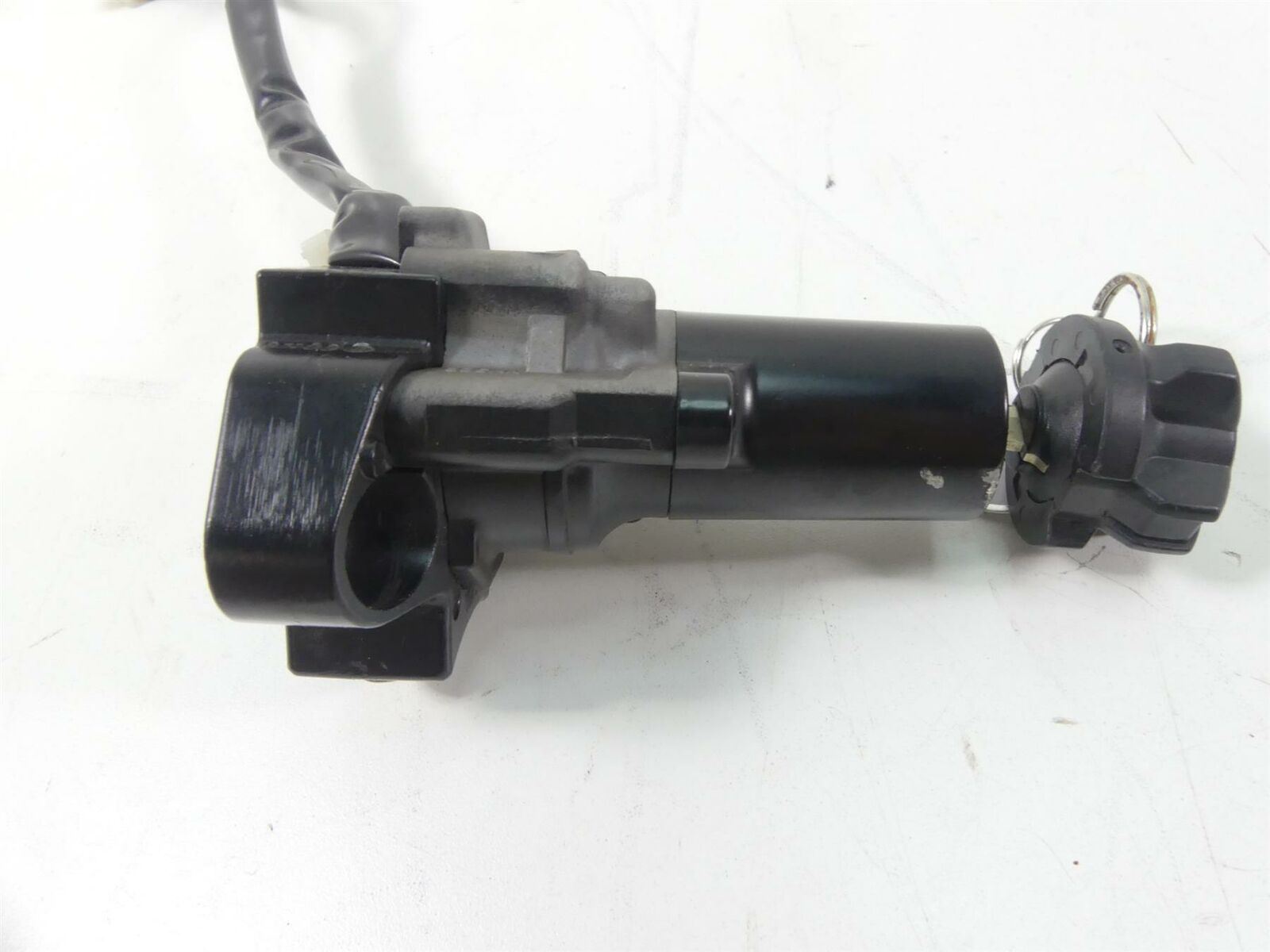 2020 Yamaha VMX17 1700 Ignition Switch Key Lock Tank Cap Set 2S3-82501-30-00 {{ shop.shopifyCountryName }} - Mototech271