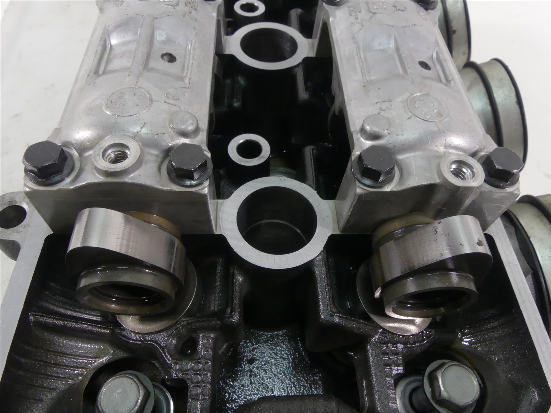 2015 Yamaha MT09 FZ09 Cylinderhead Cylinder Head 10K Only 1RC-11101-09-00 {{ shop.shopifyCountryName }} - Mototech271
