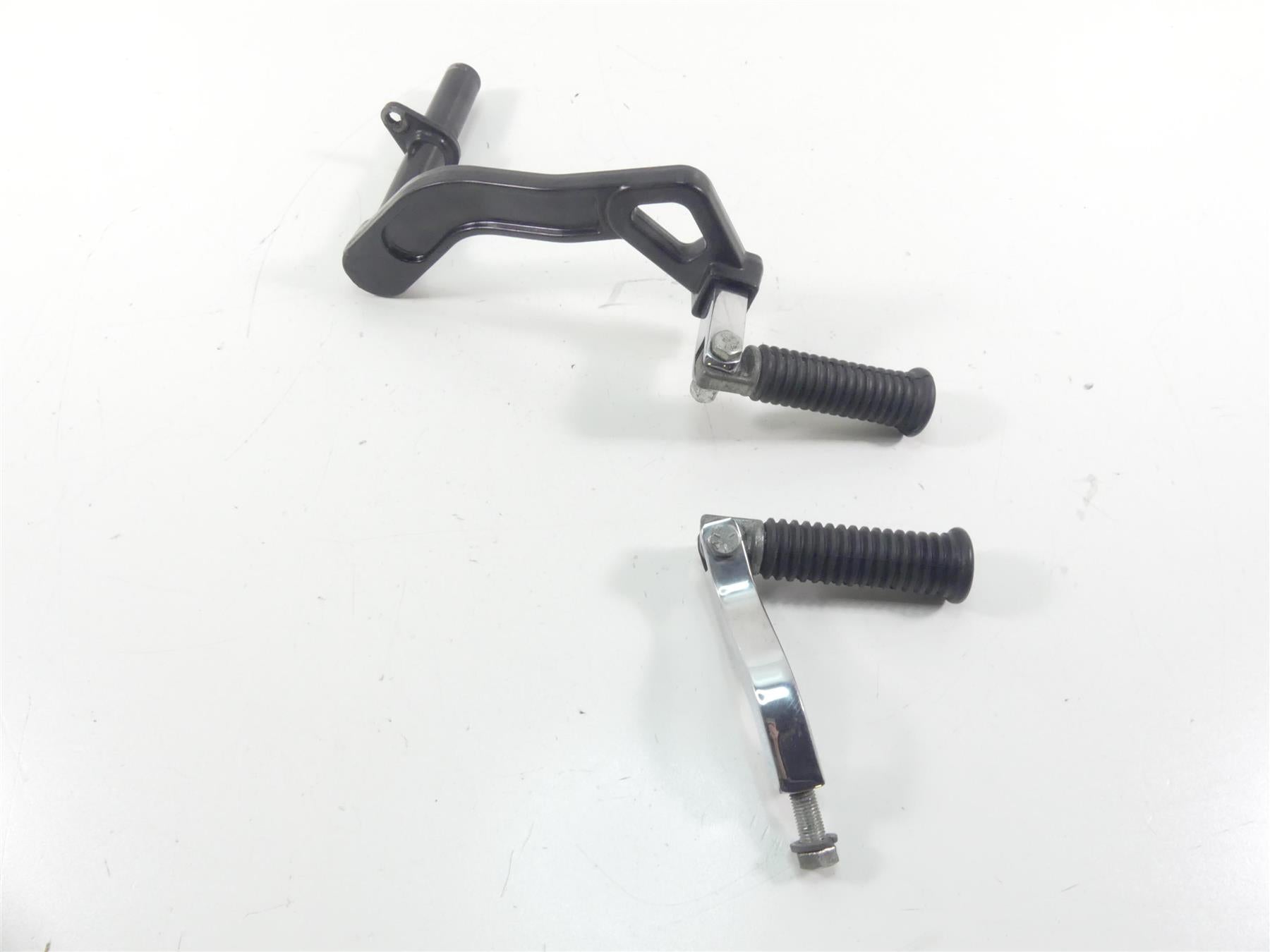 2003 Harley Dyna 100TH FXDL Low Rider Rear Passenger Footpeg Rest Set 52740-02 {{ shop.shopifyCountryName }} - Mototech271