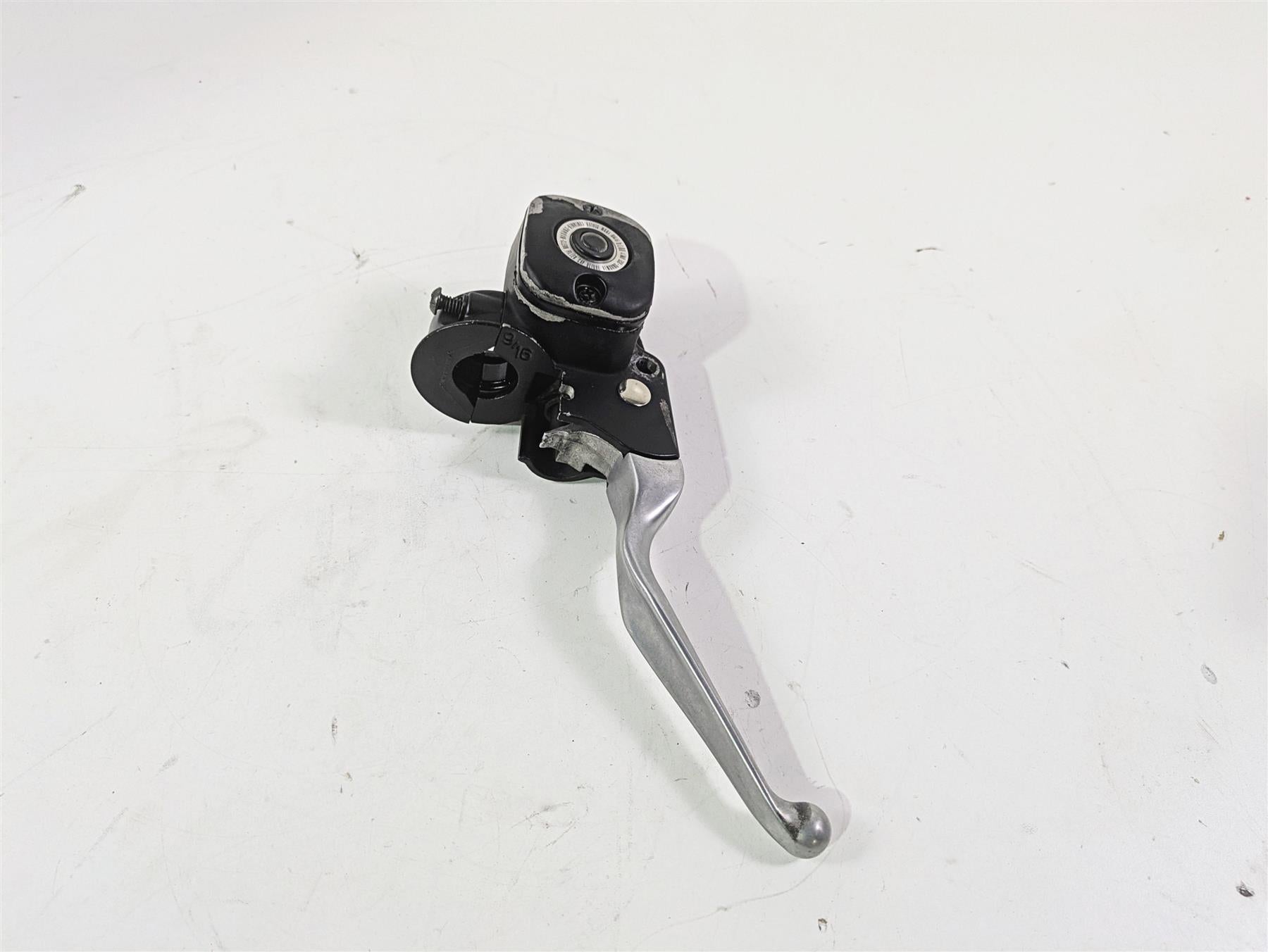 2010 Harley Dyna FXDB Street Bob Front Brake Master Cylinder 9/16" 45019-08B {{ shop.shopifyCountryName }} - Mototech271