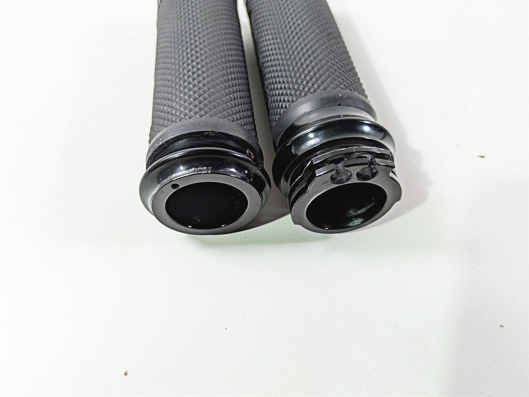2011 Harley FXDC Dyna Super Glide Performance Machine Apex Grips 0063-2043-BM {{ shop.shopifyCountryName }} - Mototech271