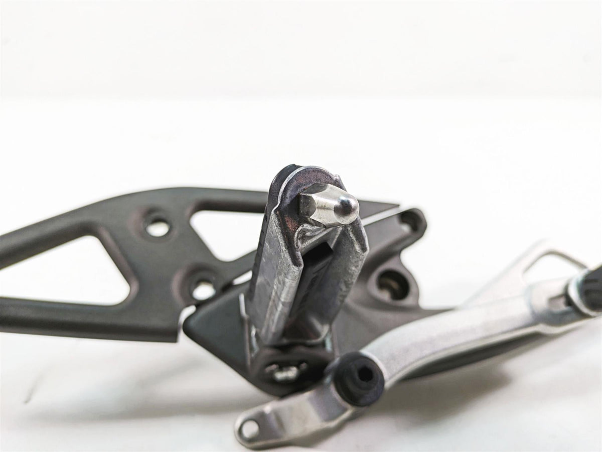 2008 Buell 1125 R Right Foot Peg Brake Pedal Set N0401.1AMEYCP N0530.1AM {{ shop.shopifyCountryName }} - Mototech271