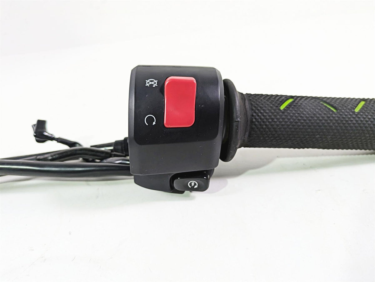 2021 Kawasaki Z900 ZR900 Right Hand Control Switch Throttle Grip Set 46091-0500 {{ shop.shopifyCountryName }} - Mototech271