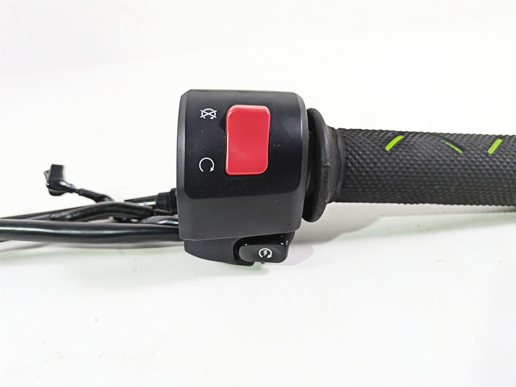 2021 Kawasaki Z900 ZR900 Right Hand Control Switch Throttle Grip Set 46091-0500 {{ shop.shopifyCountryName }} - Mototech271