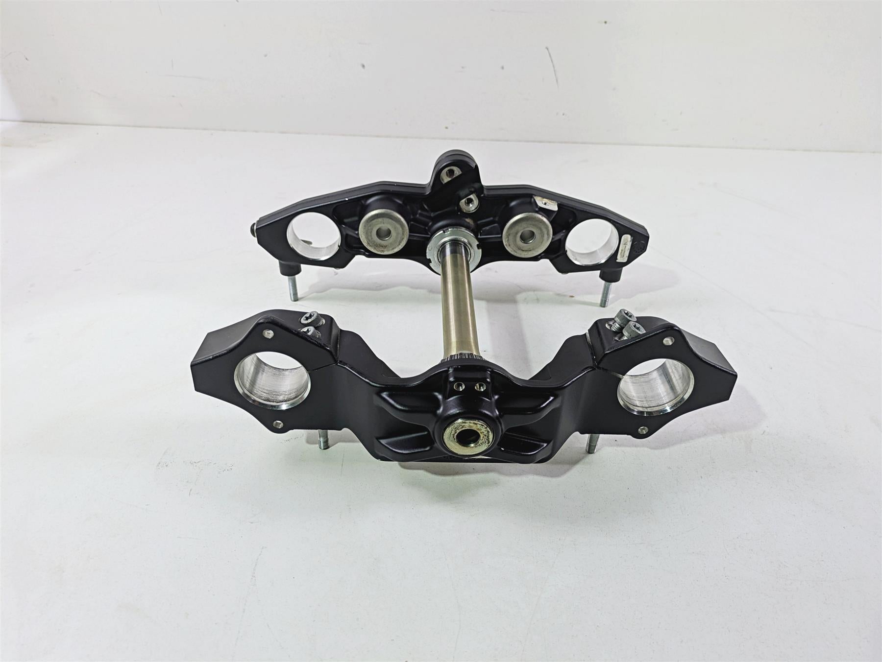 2017 Indian Chieftain Limited Upper Lower Triple Tree Clamp Set 1824691 1824716 {{ shop.shopifyCountryName }} - Mototech271