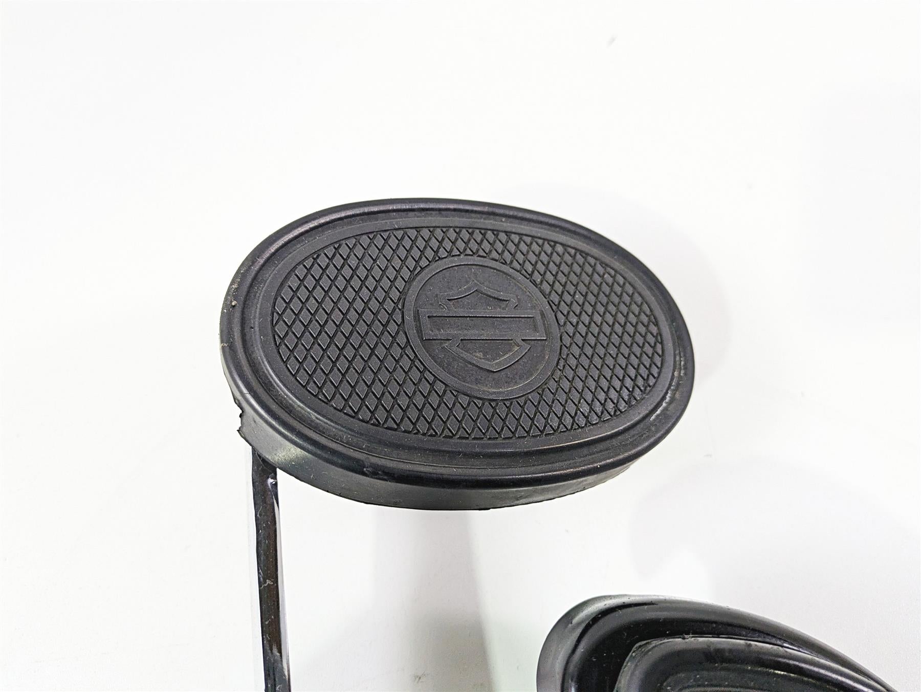 2014 Harley FLS Softail Slim Right Front Floorboard & Brake Pedal 42431-11 {{ shop.shopifyCountryName }} - Mototech271