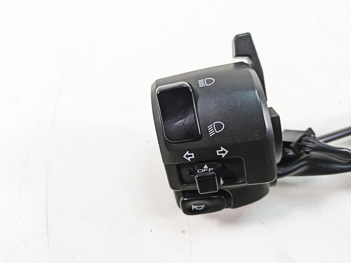 2002 Yamaha FZ1 FZS1000 Fazer Left Hand Blinker Control Switch 5LV-83973-00-00 {{ shop.shopifyCountryName }} - Mototech271