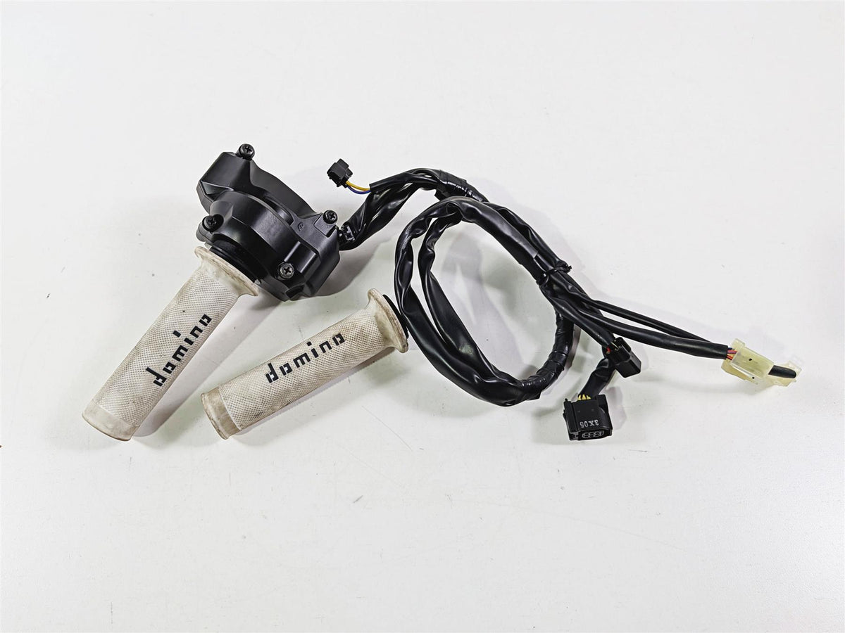 2024 Yamaha YZF R1 RN65 Right Hand Control Switch - Read B3L-8291R-03-00 {{ shop.shopifyCountryName }} - Mototech271