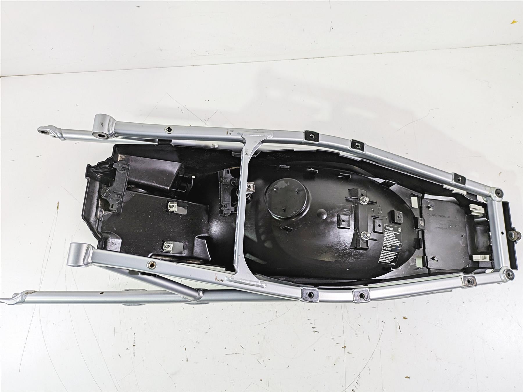 2016 BMW R1200GS GSW K50 Subframe Sub Frame & Inner Fender 46518354222 {{ shop.shopifyCountryName }} - Mototech271
