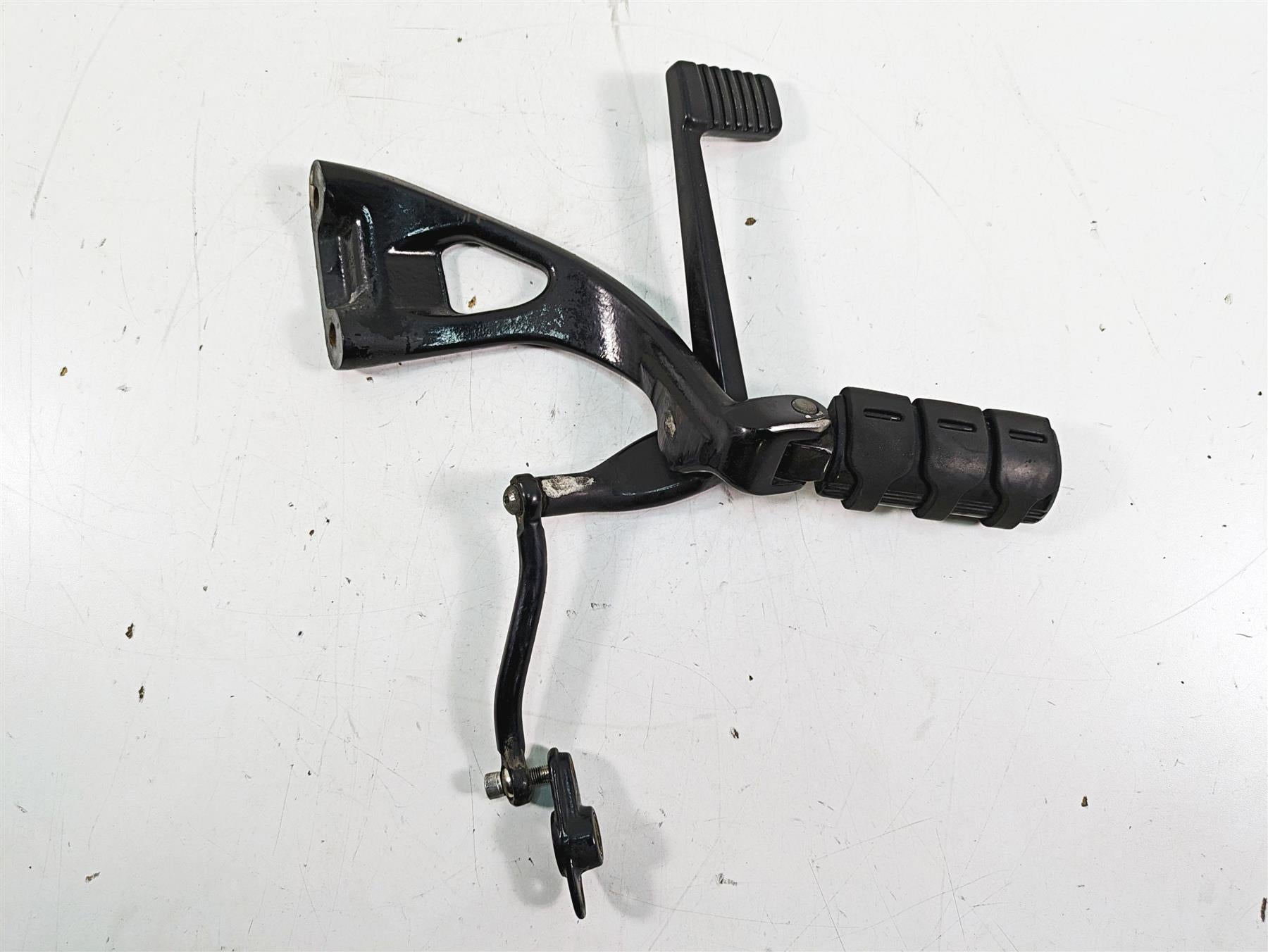 2020 Harley Softail FXBB Street Bob Right Foot Peg & Brake Pedal 50500601 {{ shop.shopifyCountryName }} - Mototech271