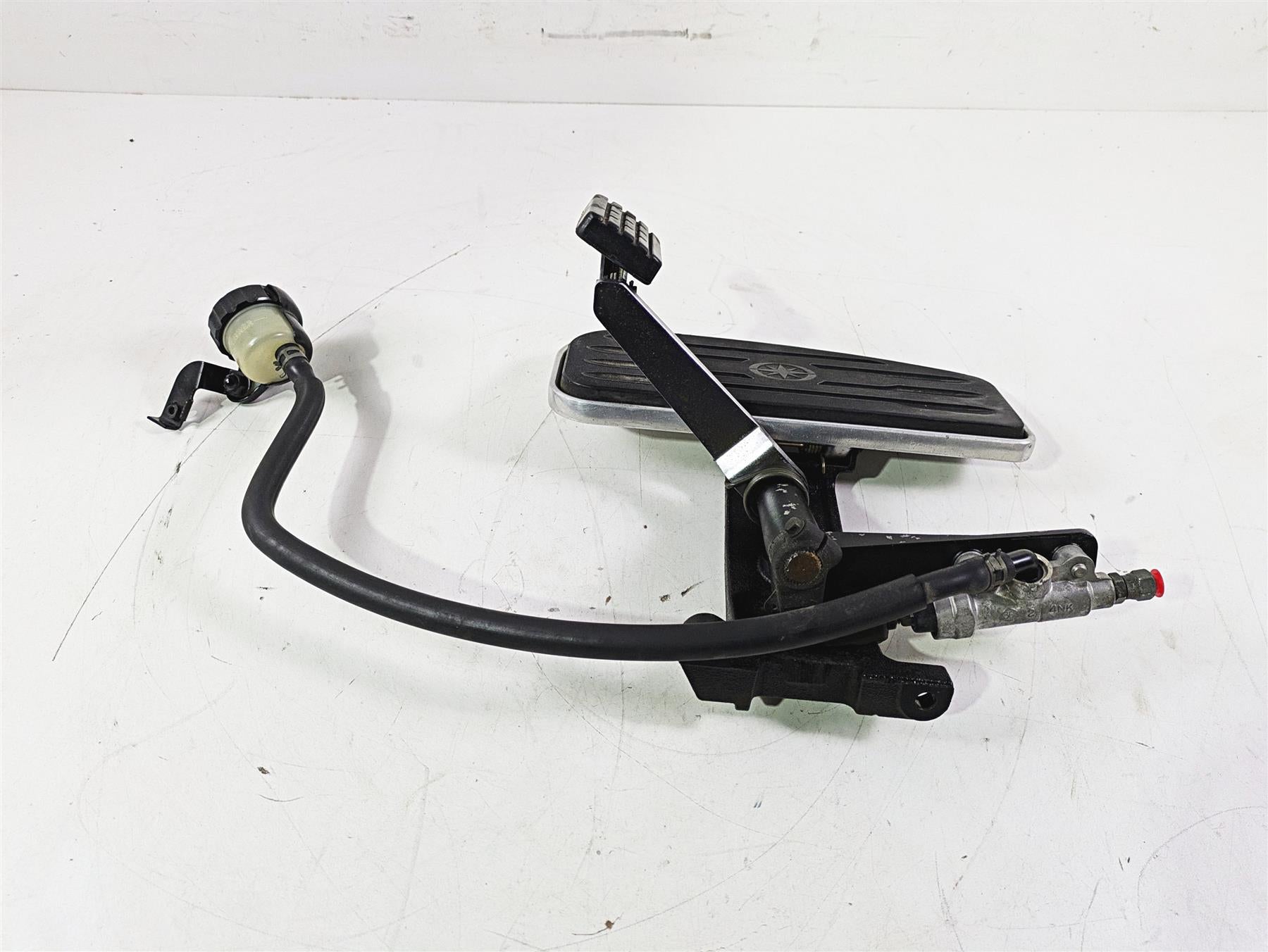 2004 Yamaha XVZ1300 Royal Star Right Floorboard & Brake Pedal Set 4XY-27420-10 {{ shop.shopifyCountryName }} - Mototech271