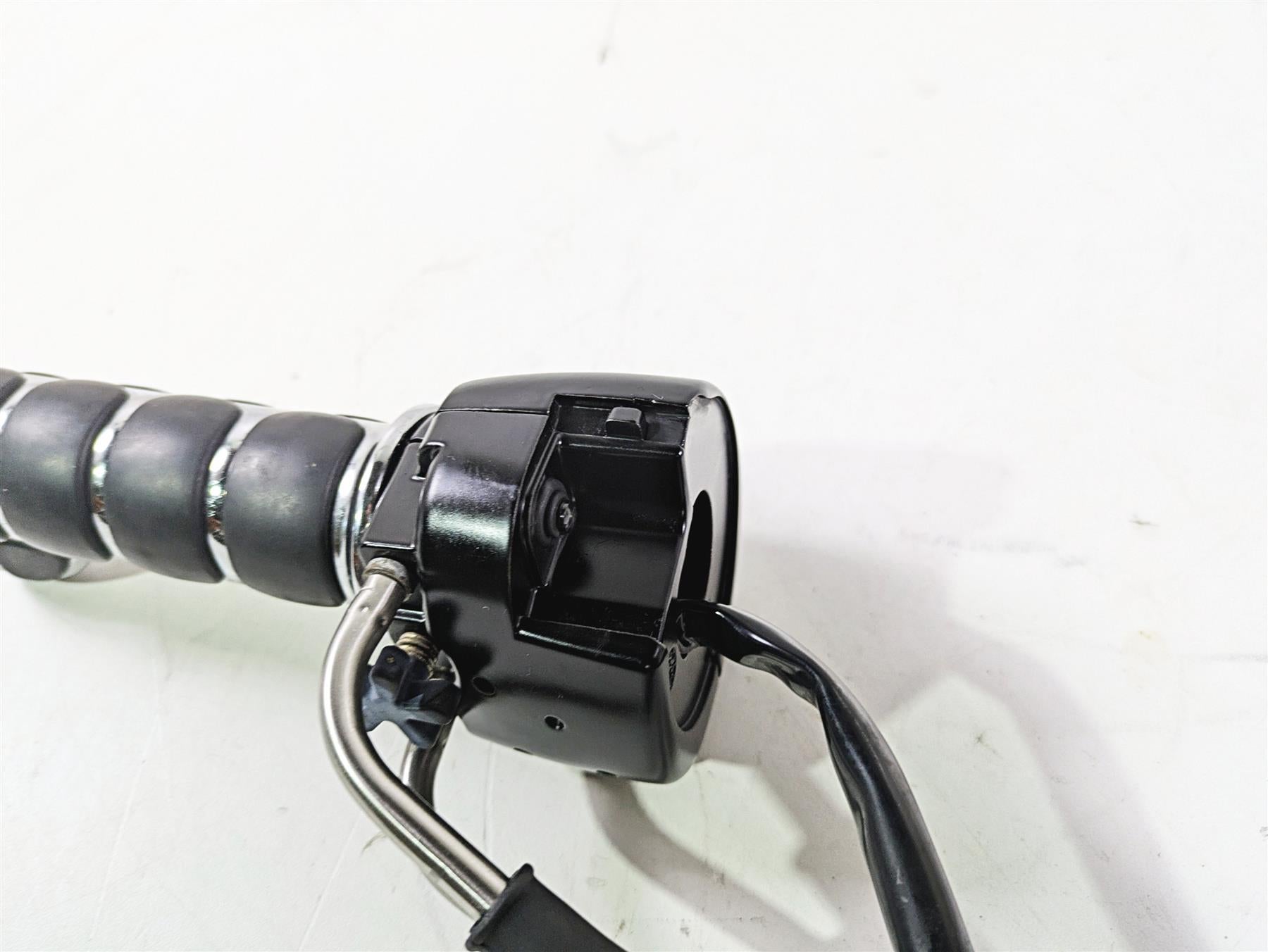 2006 Harley VRSCR Street V-Rod Right Hand Control Switch 71684-06A 71683-06A {{ shop.shopifyCountryName }} - Mototech271