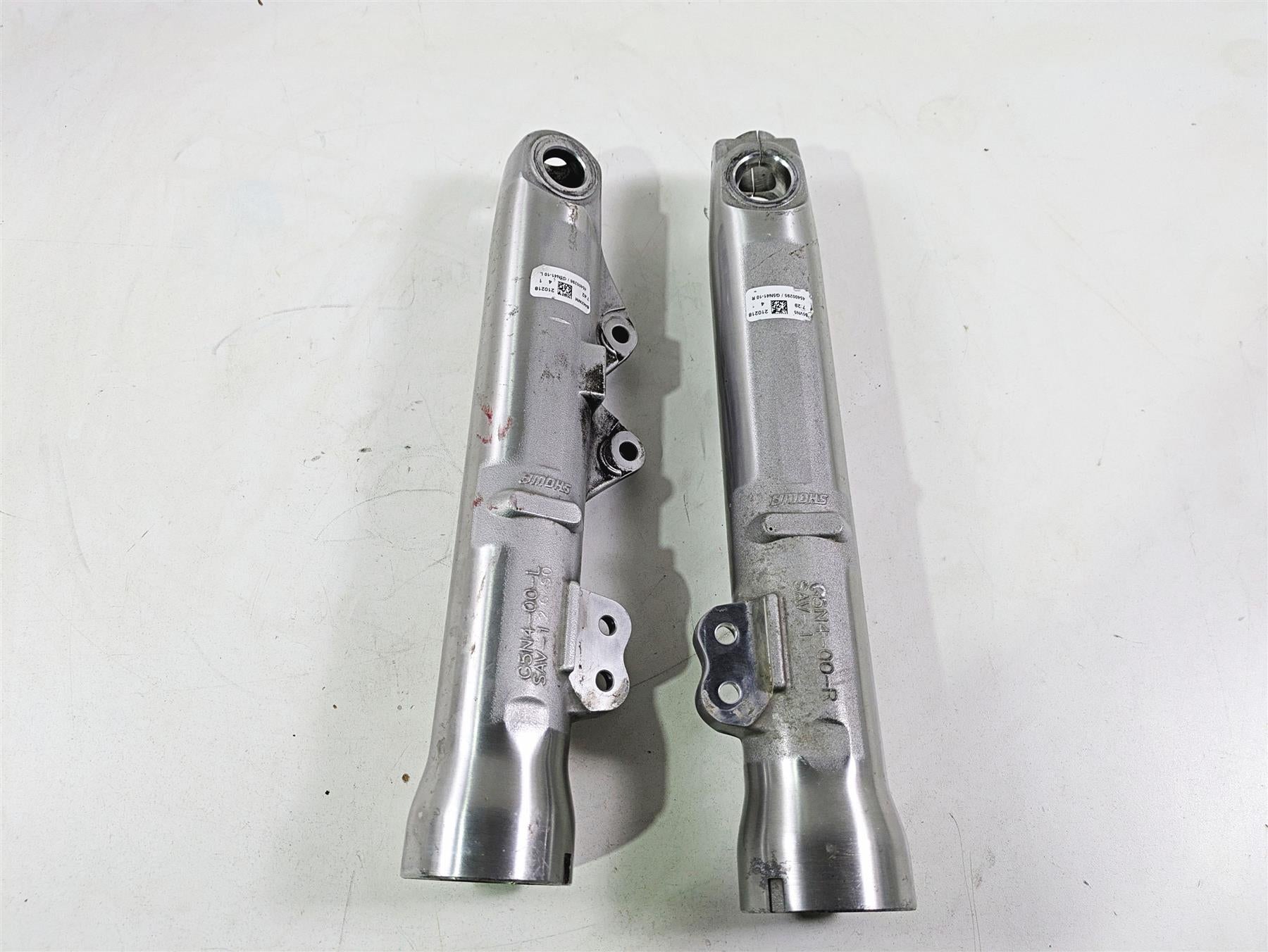 2020 Harley Softail FXST Standard Showa Front Fork Lowers 45400295 45400296 {{ shop.shopifyCountryName }} - Mototech271