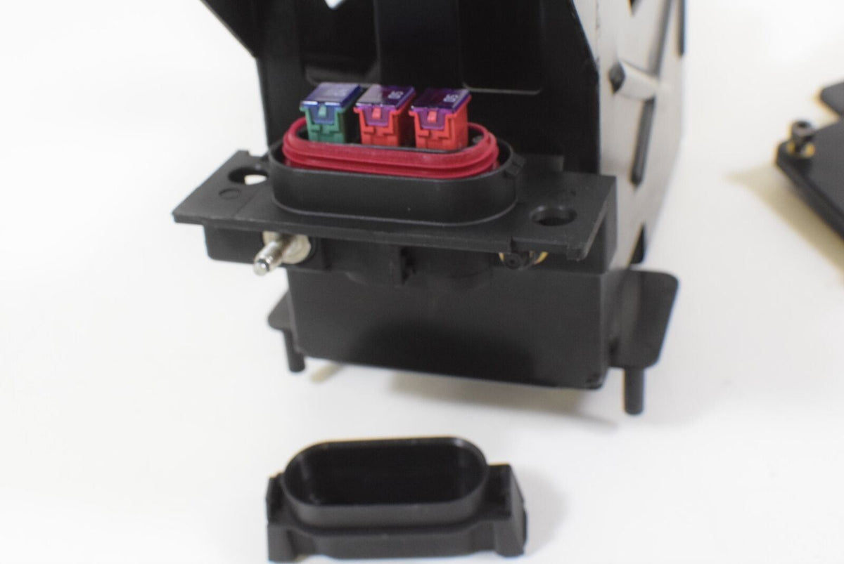 2016 Indian Chieftain 111ci Battery Box Carrier Holder 1018971-329 {{ shop.shopifyCountryName }} - Mototech271