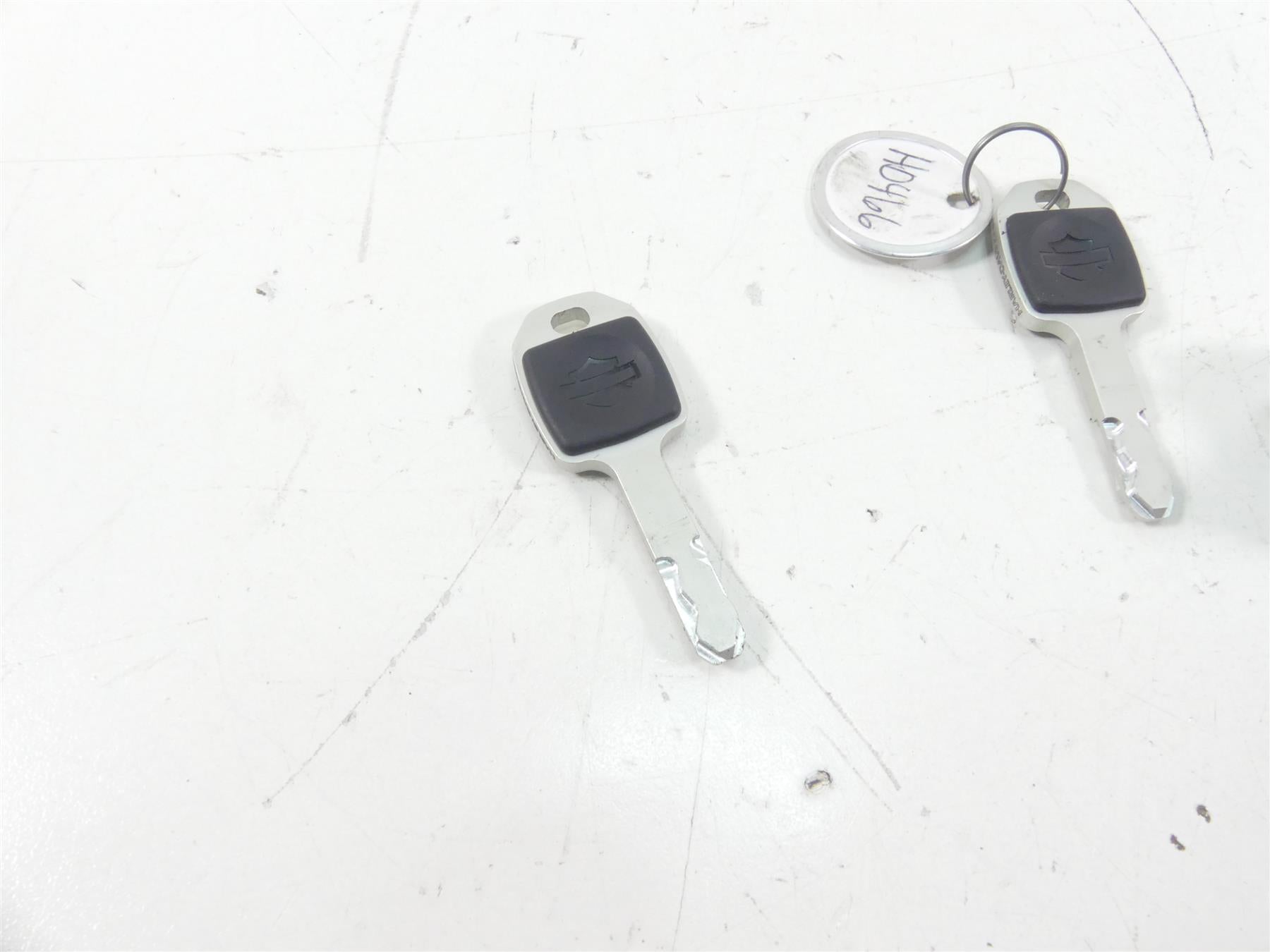 2021 Harley Softail FLSB Sport Glide Steering Fork Bag Lock + Key Set 45600050 {{ shop.shopifyCountryName }} - Mototech271
