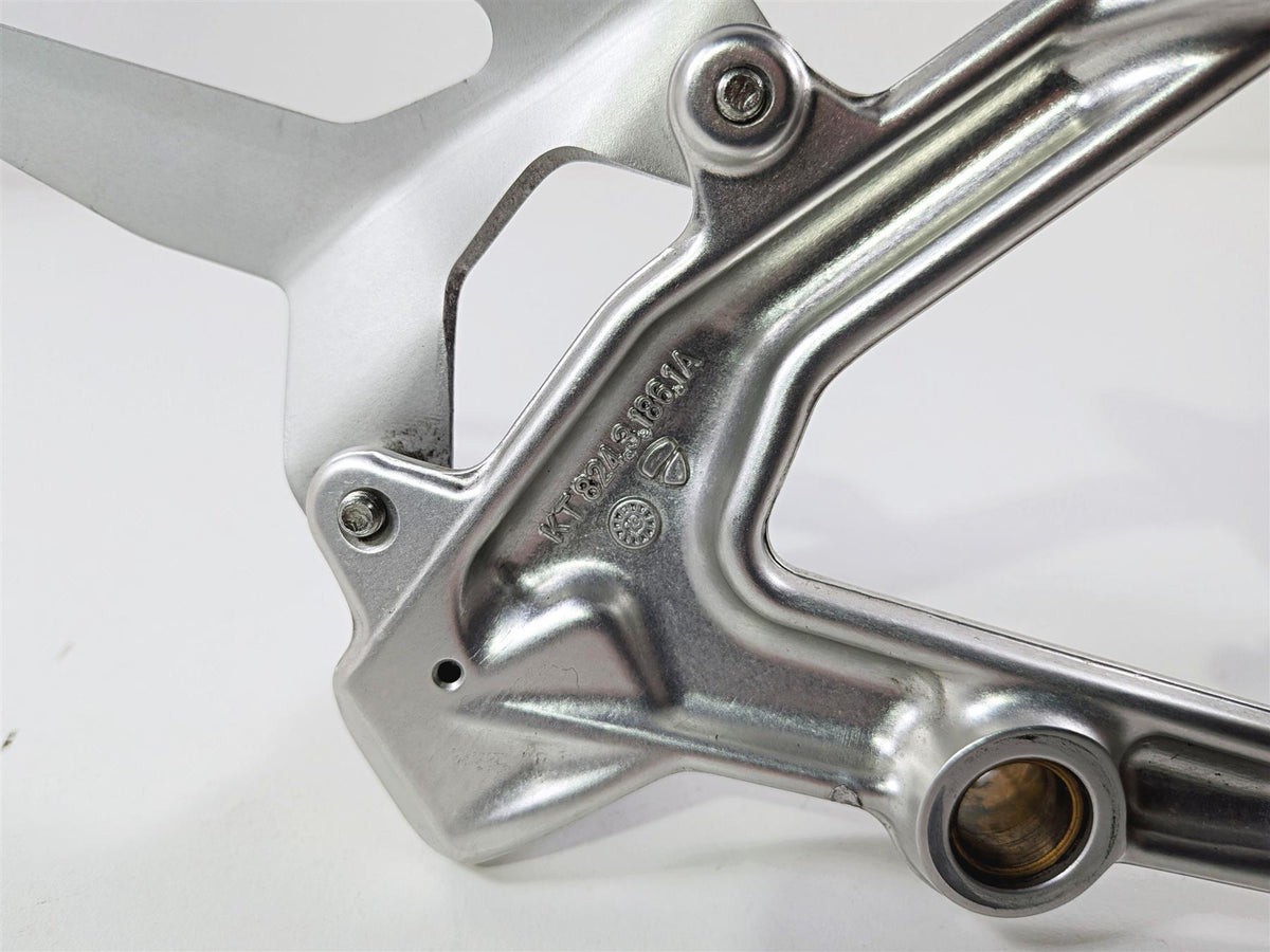 2019 Ducati 959 Panigale Left Frame Mount & Footpeg Set 8291E061AA 82424631AA {{ shop.shopifyCountryName }} - Mototech271
