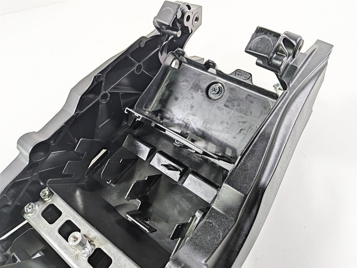 2024 Suzuki GSXR600 Subframe Inner Fender Set 41221-14J00-YUG 41211-14J00-YUG {{ shop.shopifyCountryName }} - Mototech271