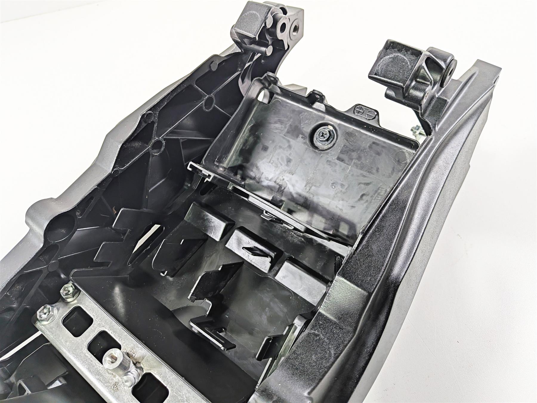 2024 Suzuki GSXR600 Subframe Inner Fender Set 41221-14J00-YUG 41211-14J00-YUG {{ shop.shopifyCountryName }} - Mototech271