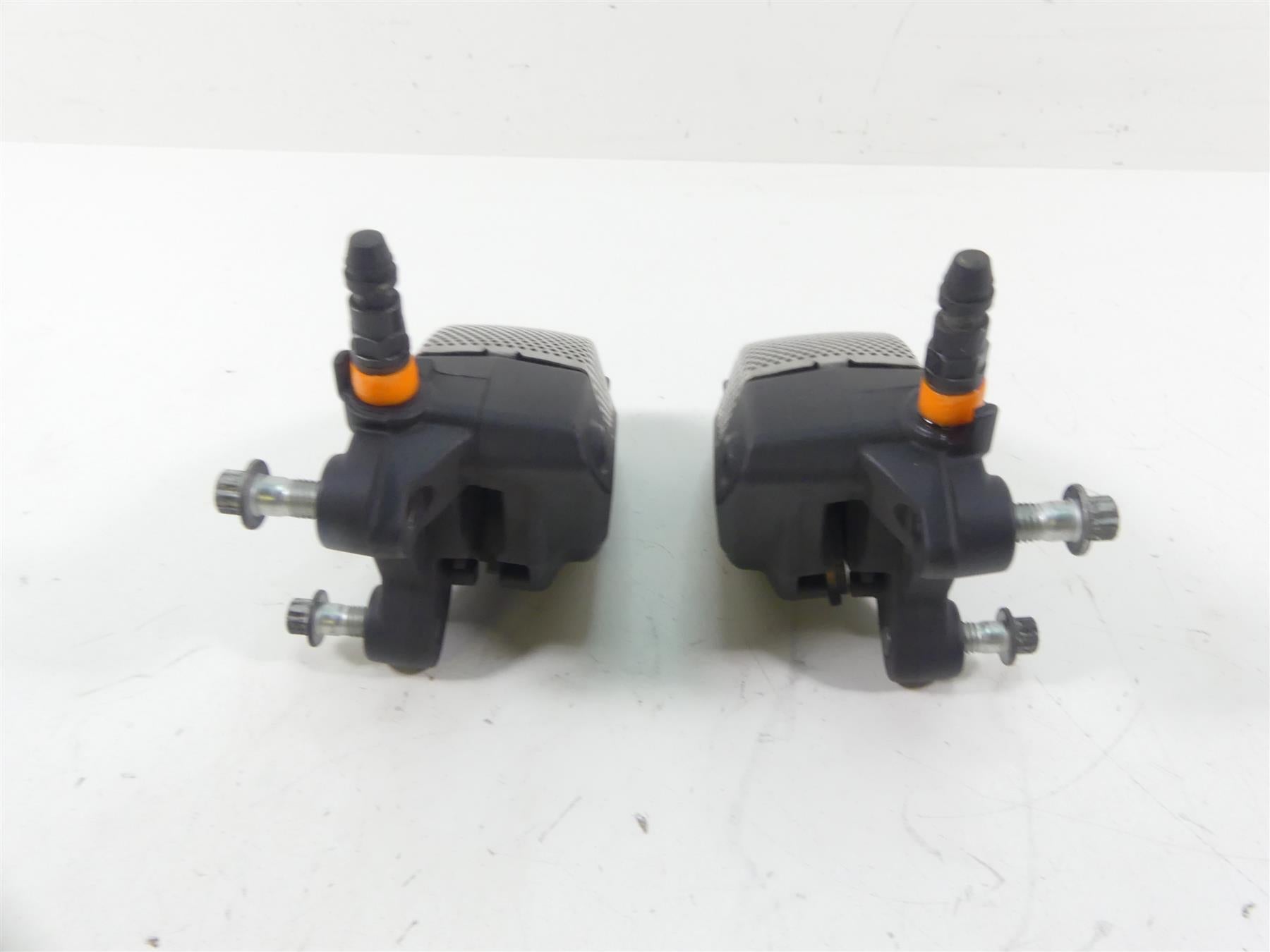 2014 Harley Touring FLHTK Electra Glide Front Brake Caliper Set 43027-08 {{ shop.shopifyCountryName }} - Mototech271