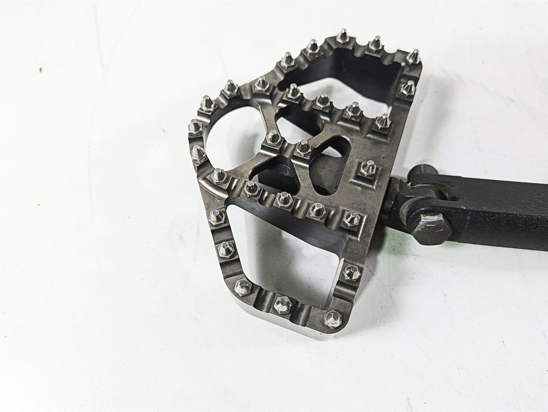 2017 Harley Dyna FXDB Street Bob Passenger Footpeg Custom Set -READ 49230-06 {{ shop.shopifyCountryName }} - Mototech271
