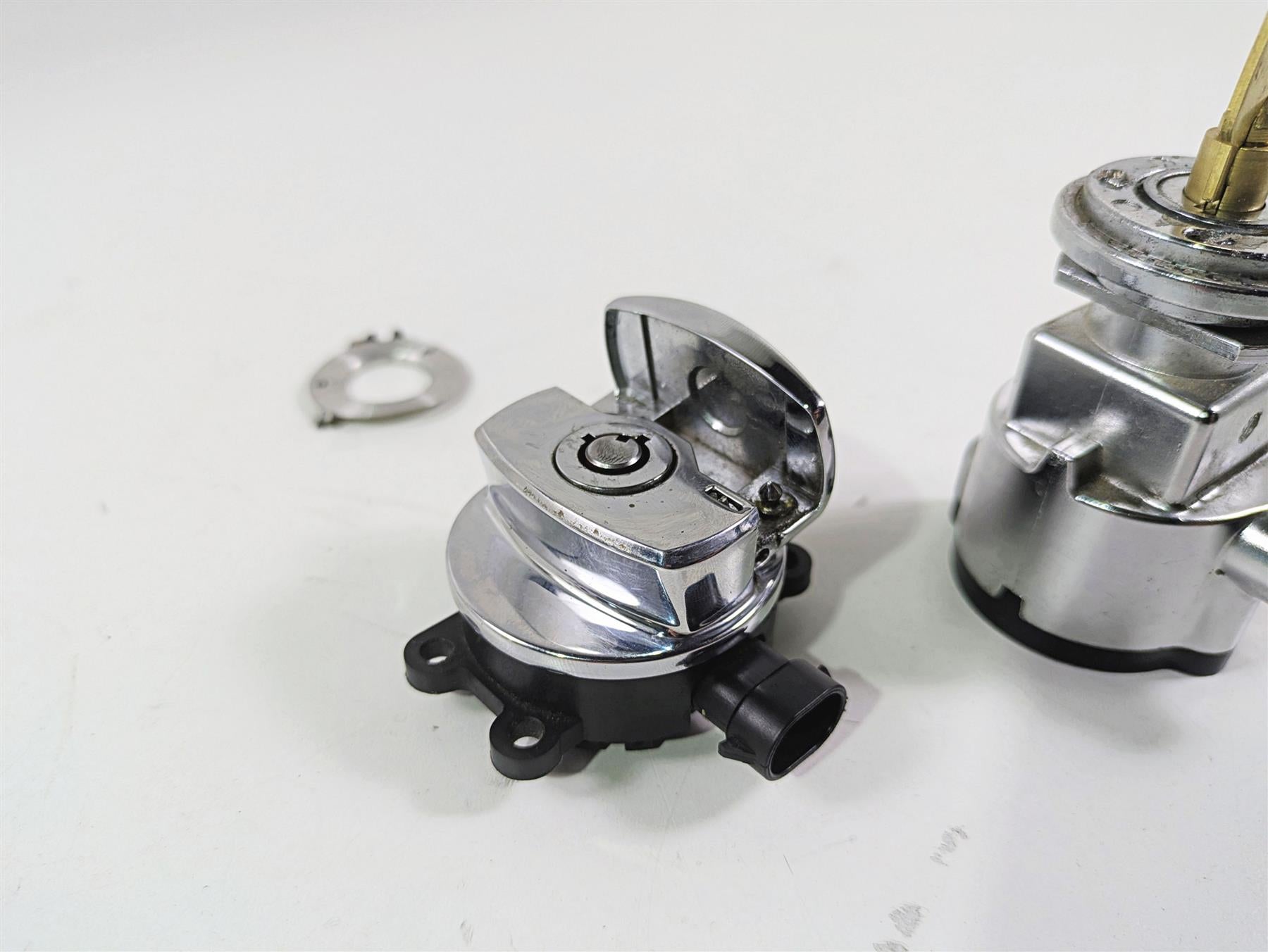 2016 Harley FXDF Dyna Fat Bob Ignition Switch Steering Lock Key Set 71430-12 {{ shop.shopifyCountryName }} - Mototech271
