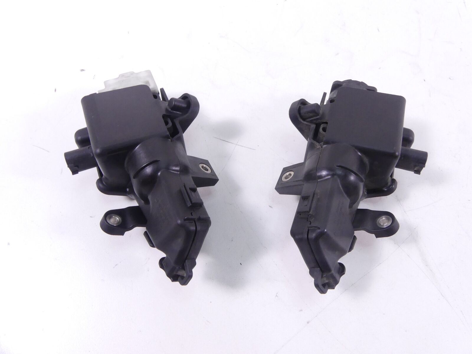 2016 BMW R1200 RT RTW K52 Saddlebag Lock Actuator Motor Set 46547727407 {{ shop.shopifyCountryName }} - Mototech271