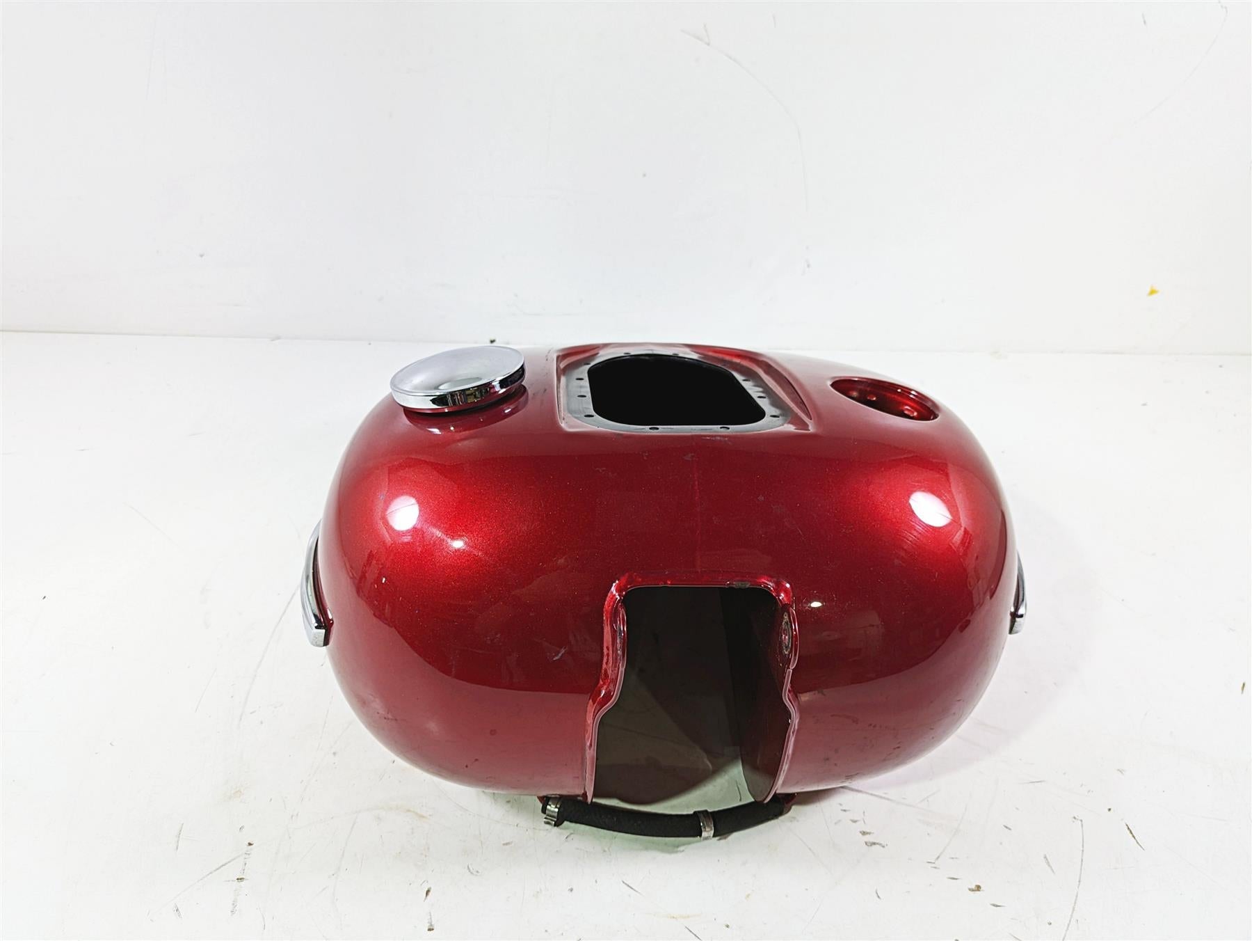2012 Harley FLD Dyna Switchback Fuel Gas Petrol Tank 61593-10 {{ shop.shopifyCountryName }} - Mototech271