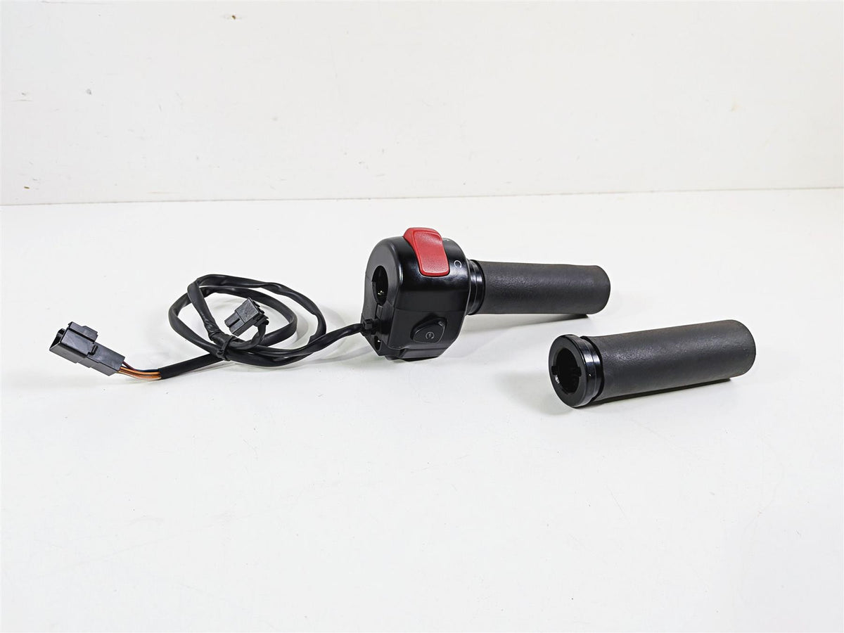 2014 Suzuki M109R VZR1800 Boulevard Right Hand Control Switch 37200-06J00 {{ shop.shopifyCountryName }} - Mototech271