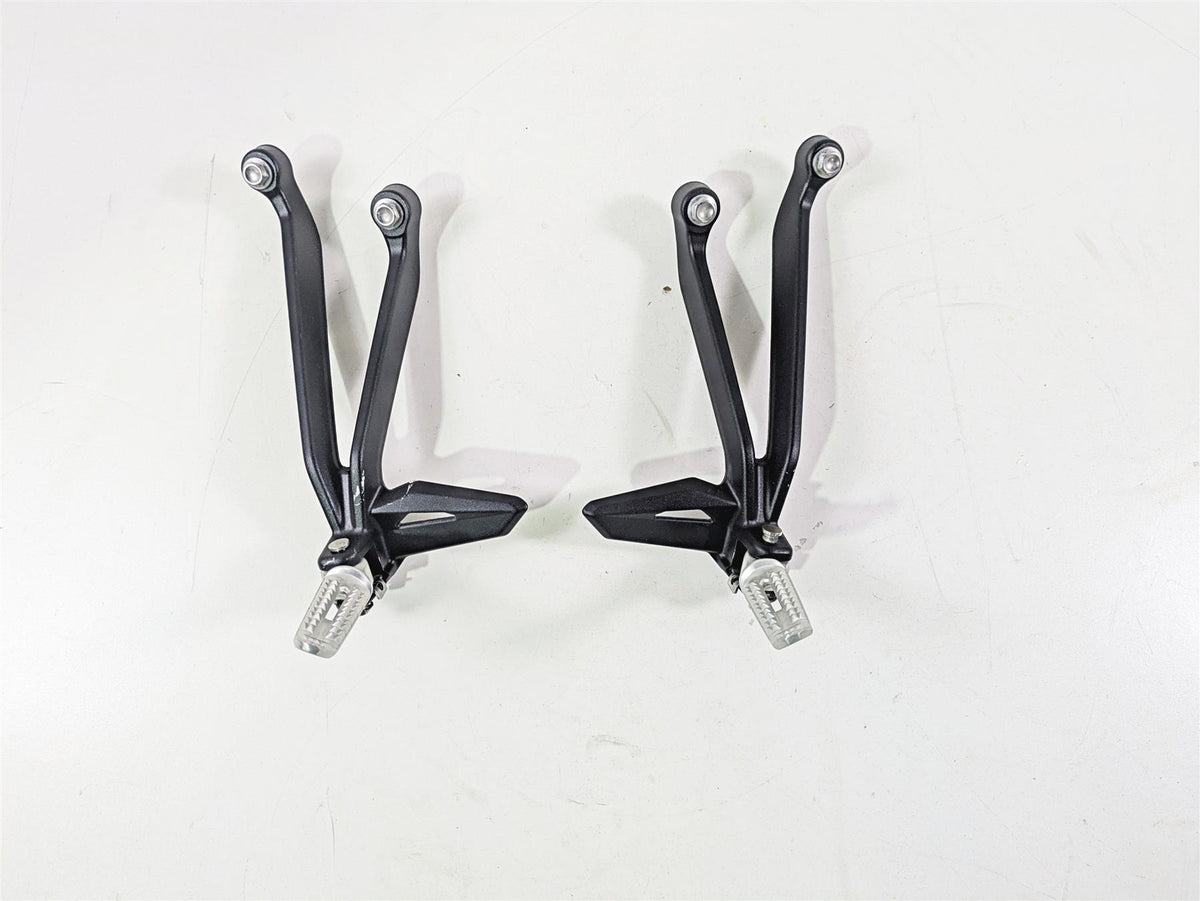 2024 Triumph Street Triple 765 R Rear Passenger Footpeg Set T2088156 T2088157 {{ shop.shopifyCountryName }} - Mototech271
