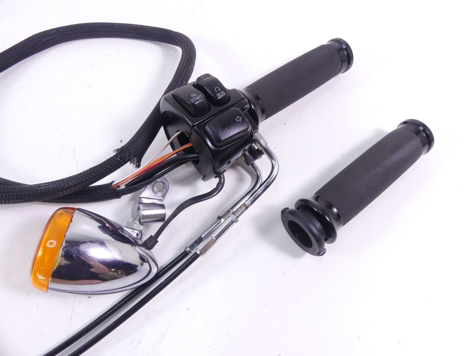 2009 Harley FXDF Dyna Fat Bob Right Throttle Control Switch & Blinker 71684-06A {{ shop.shopifyCountryName }} - Mototech271