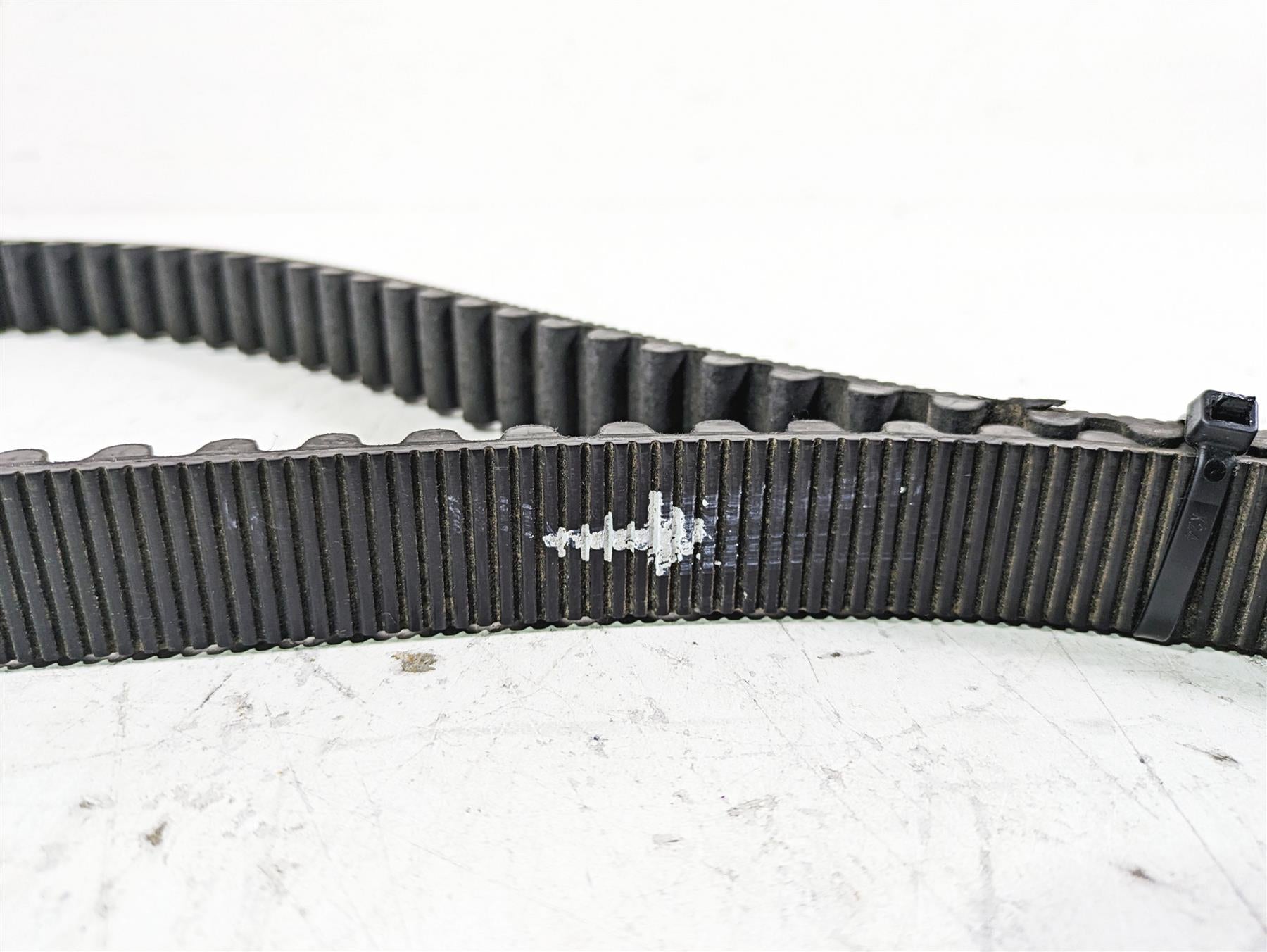 2002 Harley FLSTC Softail Heritage Classic Rear Drive Belt 135T 1 1/8" 40307-00B {{ shop.shopifyCountryName }} - Mototech271