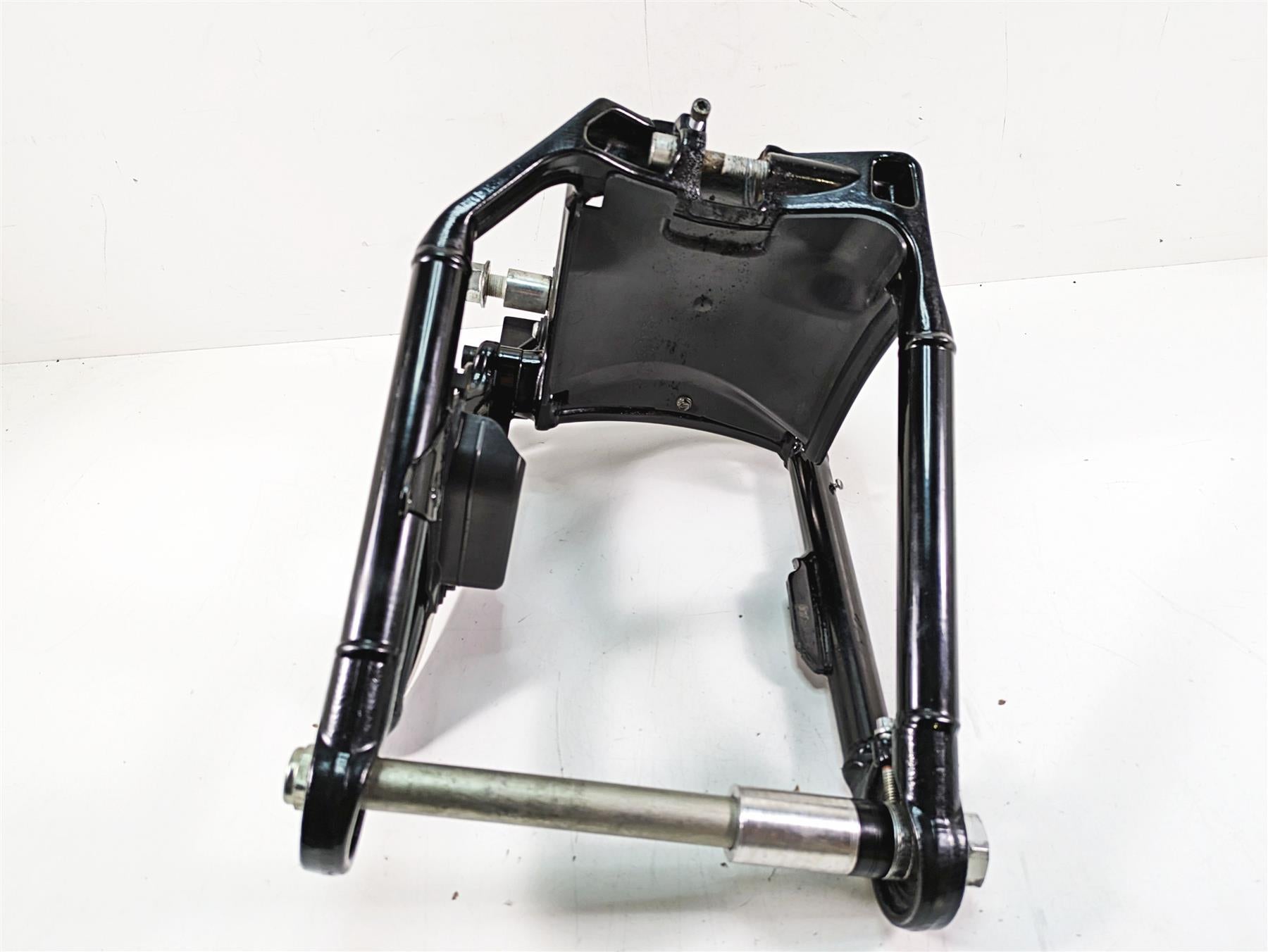 2020 Harley Softail FXBB Street Bob Swingarm + Axle & Guards - Read 47400099BHP {{ shop.shopifyCountryName }} - Mototech271