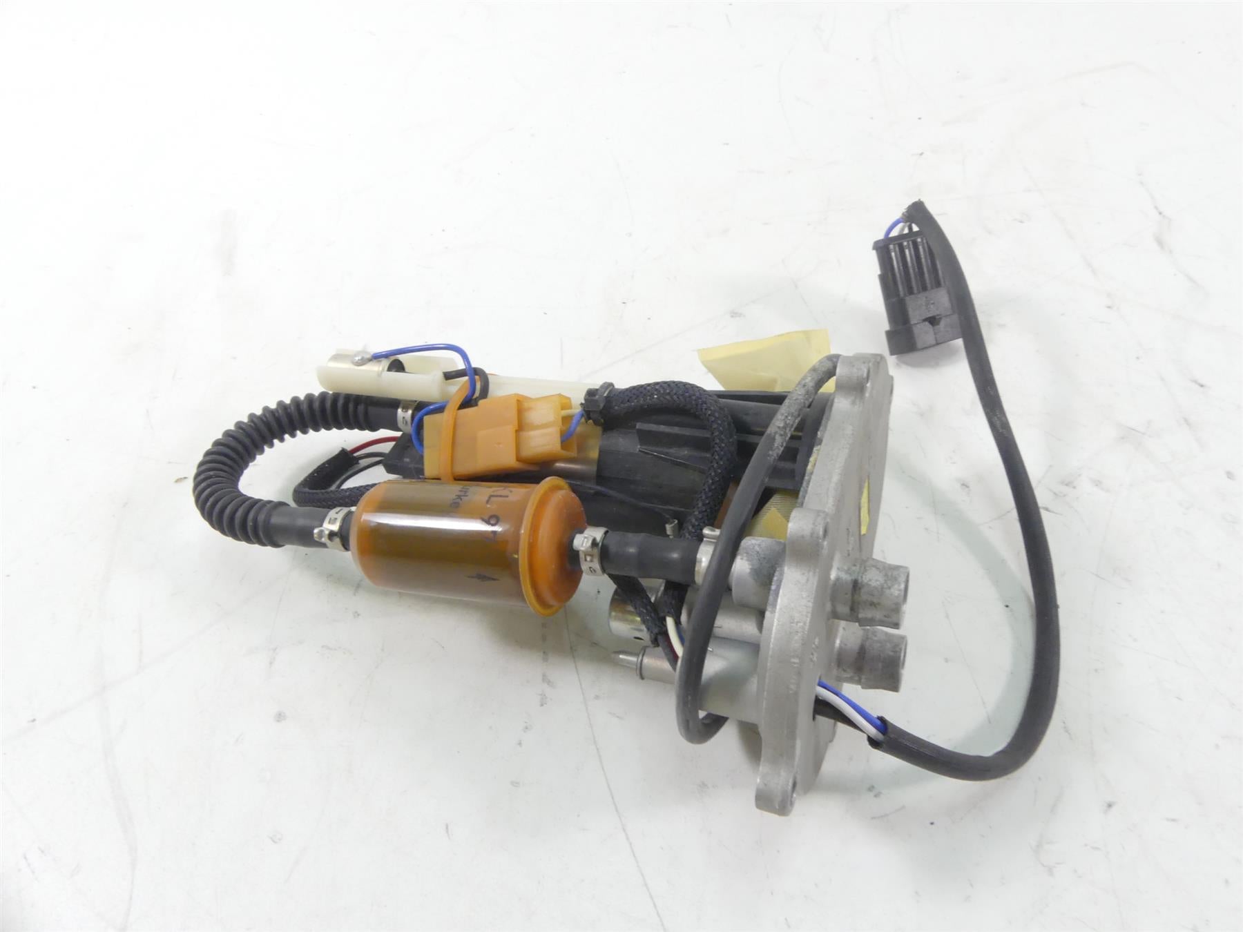 2013 Ducati Streetfighter 848 Fuel Gas Petrol Pump - Tested 16023991A {{ shop.shopifyCountryName }} - Mototech271