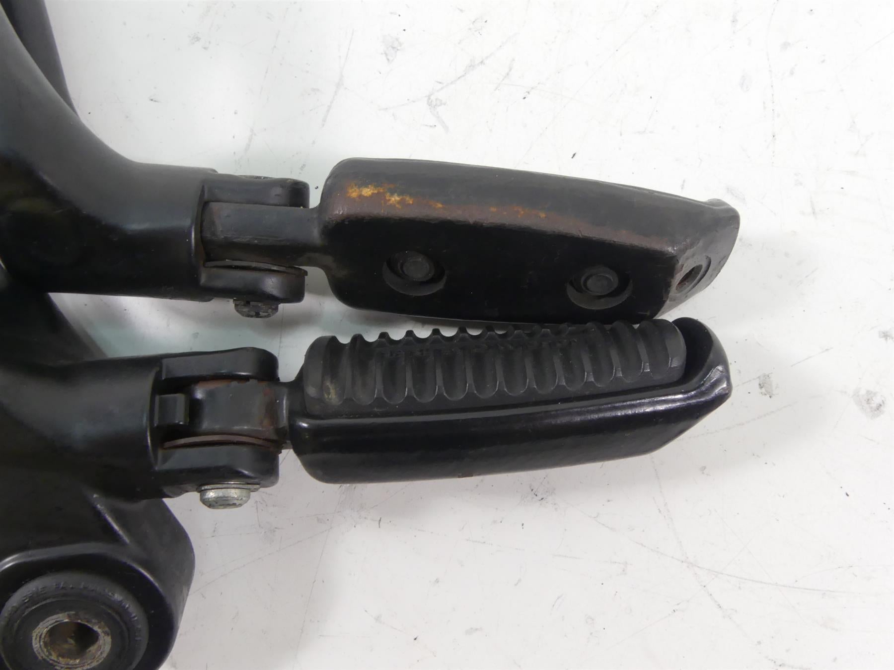 2006 Harley VRSCD Night V Rod Rear Passenger Footpeg Set -Read 51094-06 51095-06 {{ shop.shopifyCountryName }} - Mototech271