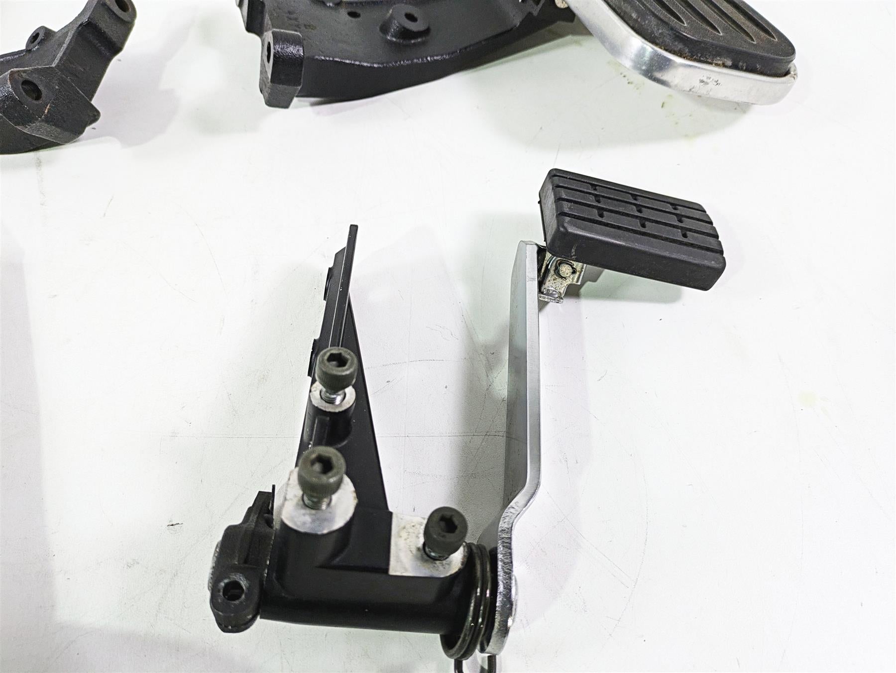 2008 Yamaha XVZ1300 Royal Star Front Floorboard Shifter Brake Pedal 4XY-27410-10 {{ shop.shopifyCountryName }} - Mototech271